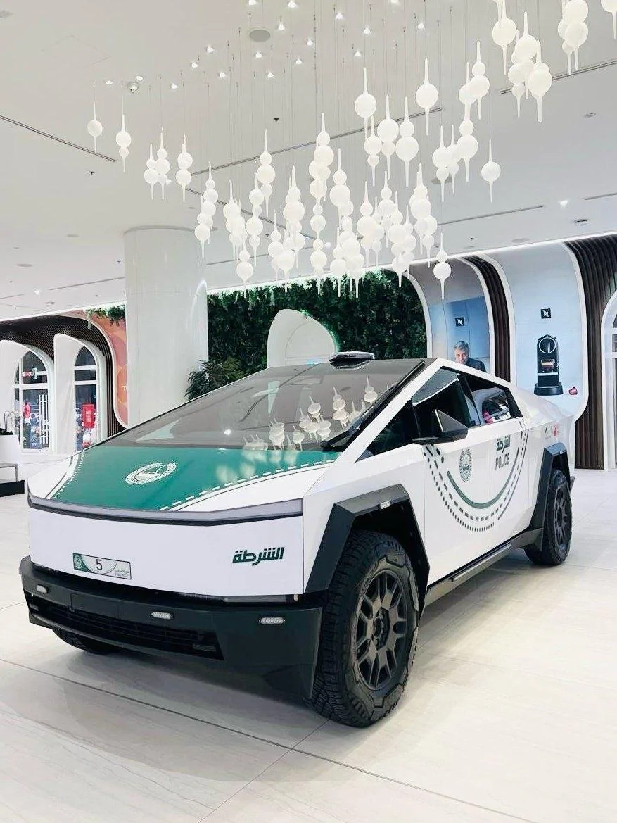 Tesla Cybertruck Dubai Police Cybertruck, First Official Police CT GQXpzDuWMAAoIXQ