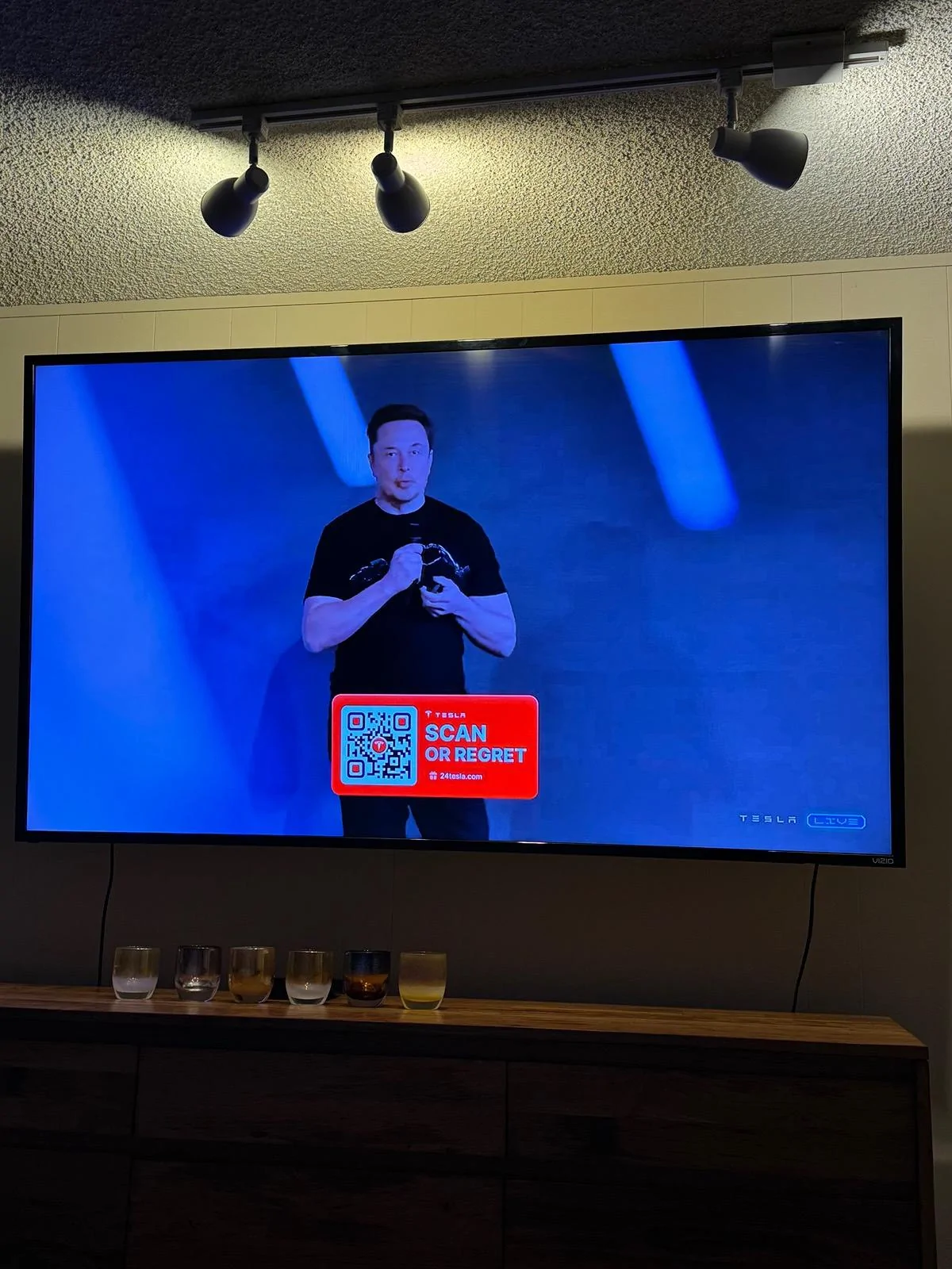 Tesla Cybertruck Scan or regret - Elon deepfake IMG_2158