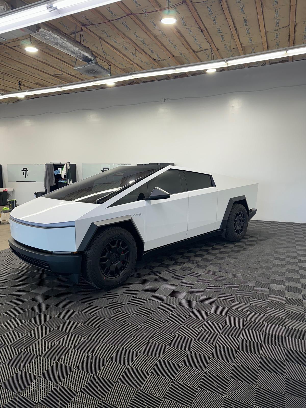 Tesla Cybertruck All white vs. two tone white on bottom, black on top? whit