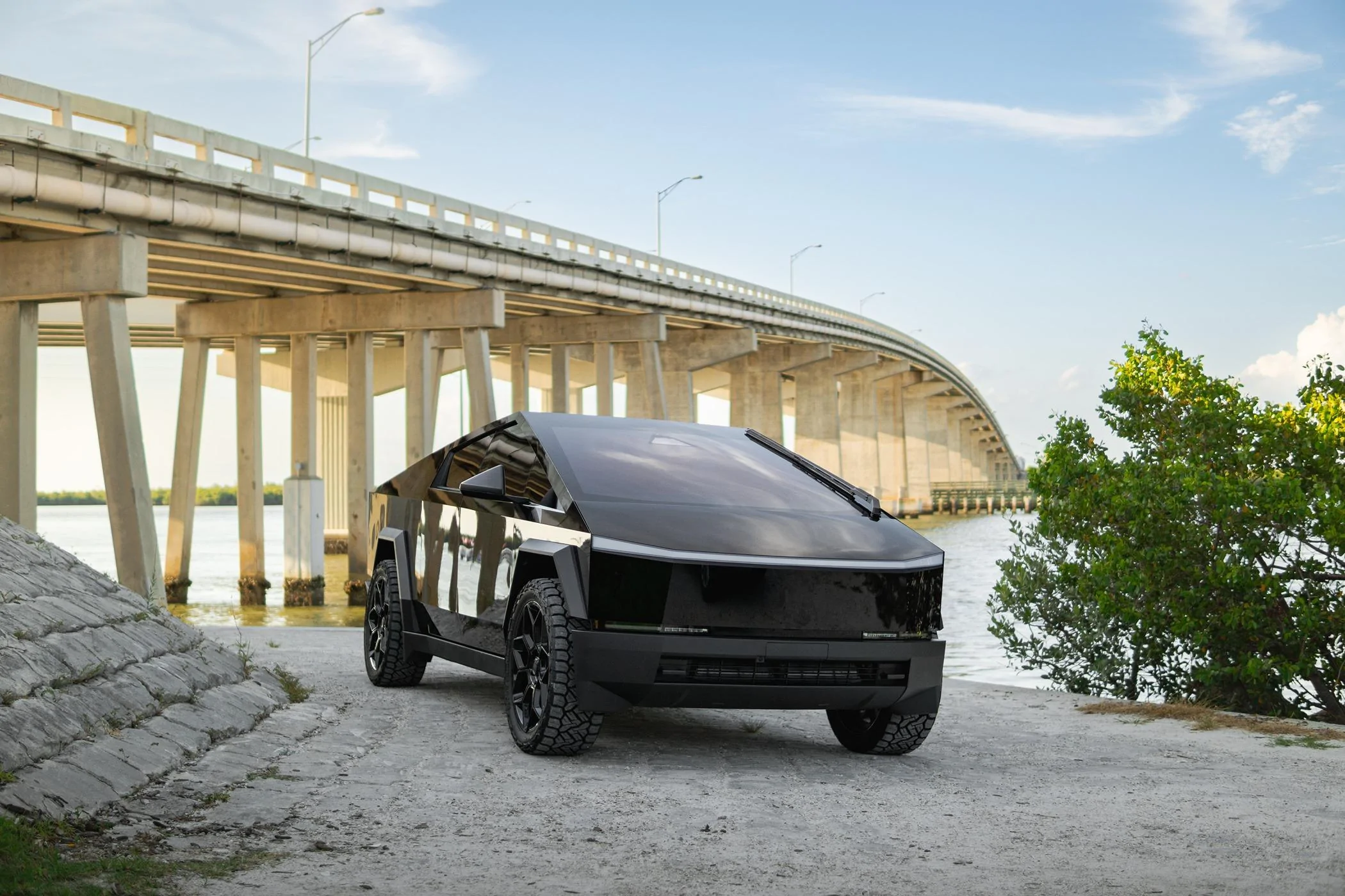 Tesla Cybertruck Gloss Black Stek PPF & 24" CT7 wheels by T Sportline DSC06668 (1)