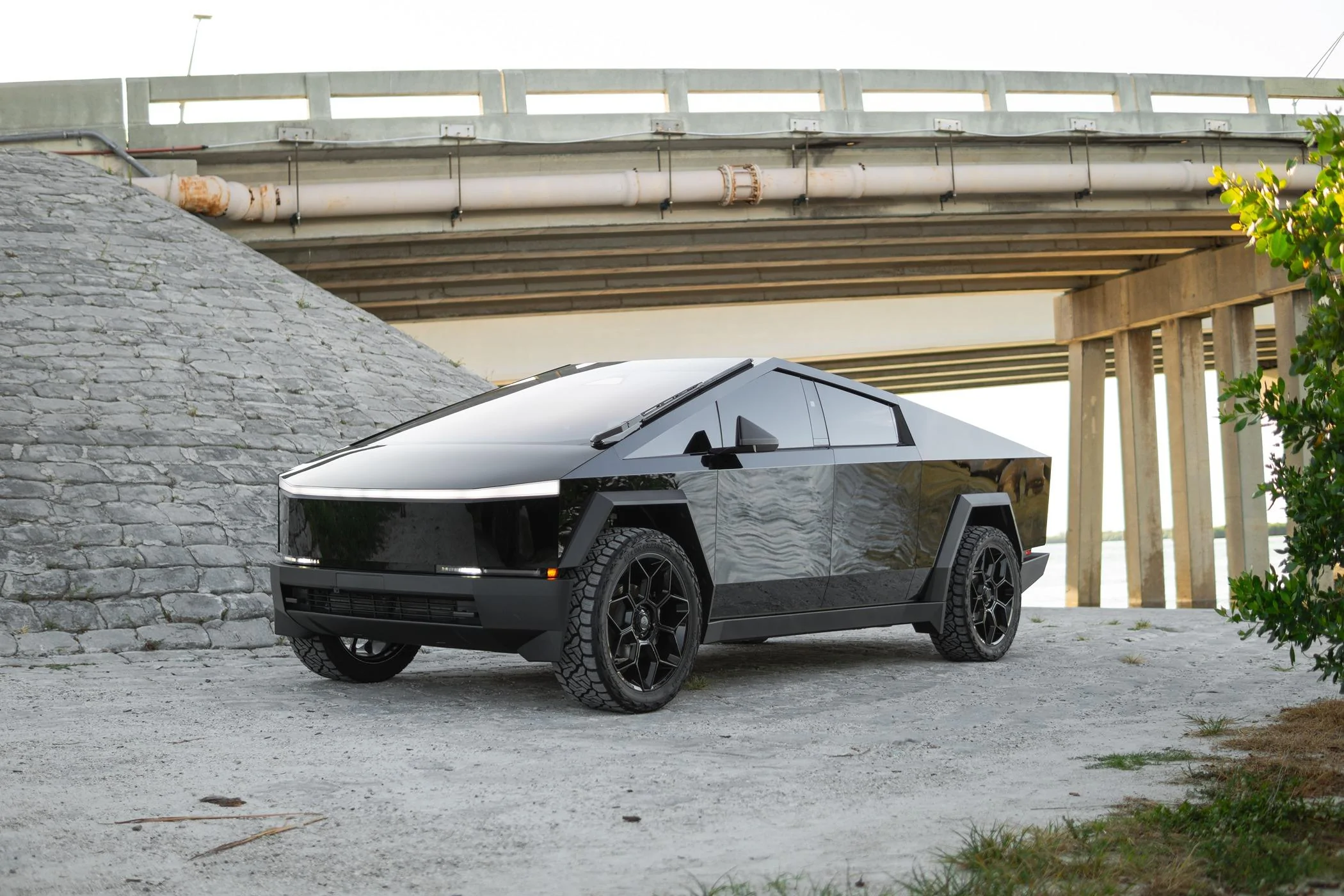 Tesla Cybertruck Gloss Black Stek PPF & 24" CT7 wheels by T Sportline DSC06692 (1)