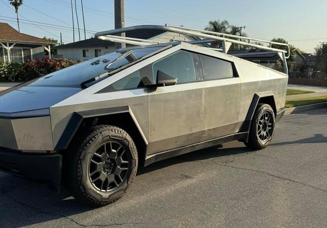 Tesla Cybertruck What Are You Hauling in your Cybertruck? 🦾 👷‍♂️ Tesla Cybertruck work truck w: custom Pipe Rack - Ladder Rack 7