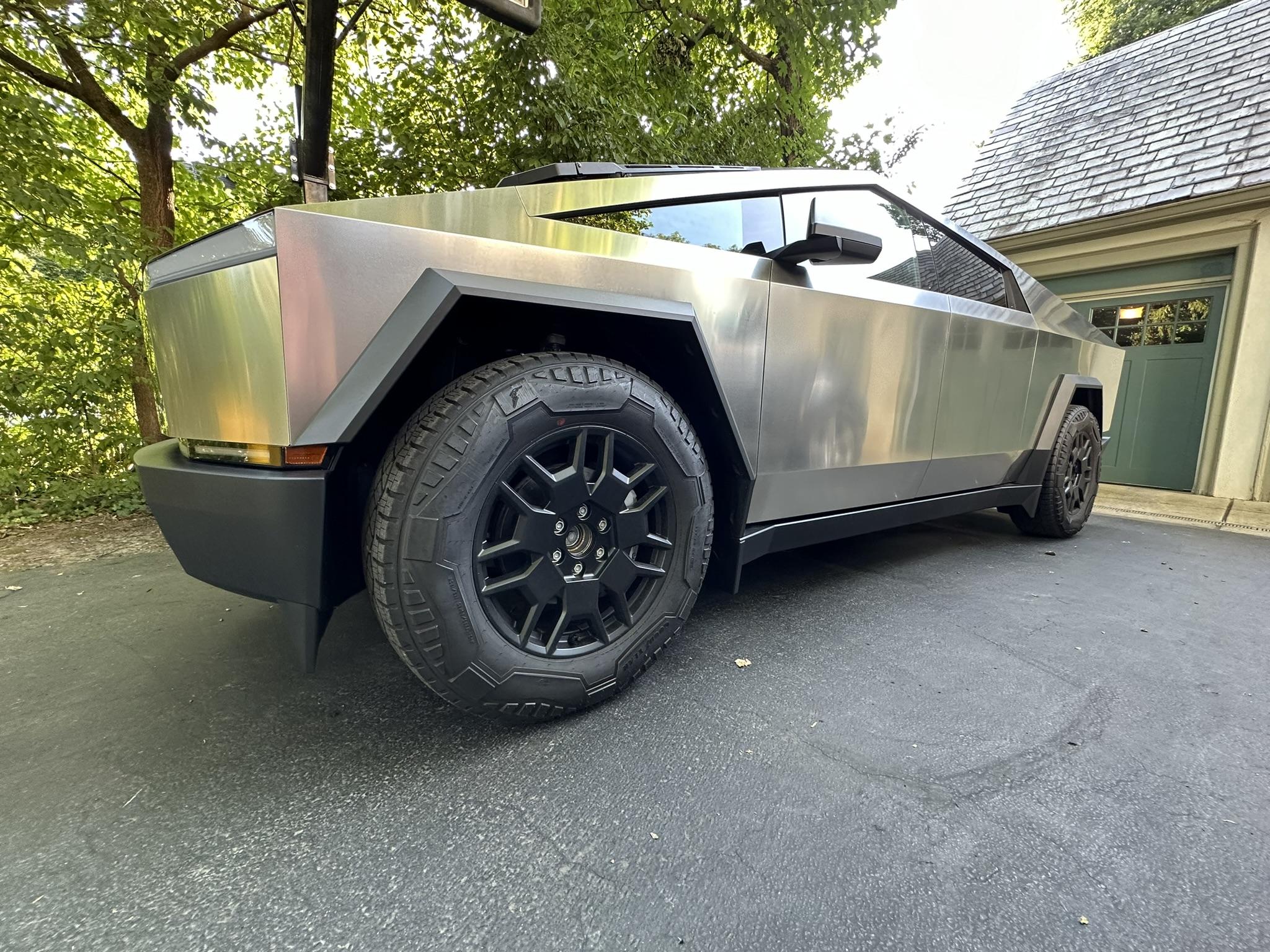 Tesla Cybertruck Pics: Tesla OEM Cybertruck Mud Flaps installed photos & review 5DFC1077-A18B-4FF6-9308-BDCEF082811B_1_102_o