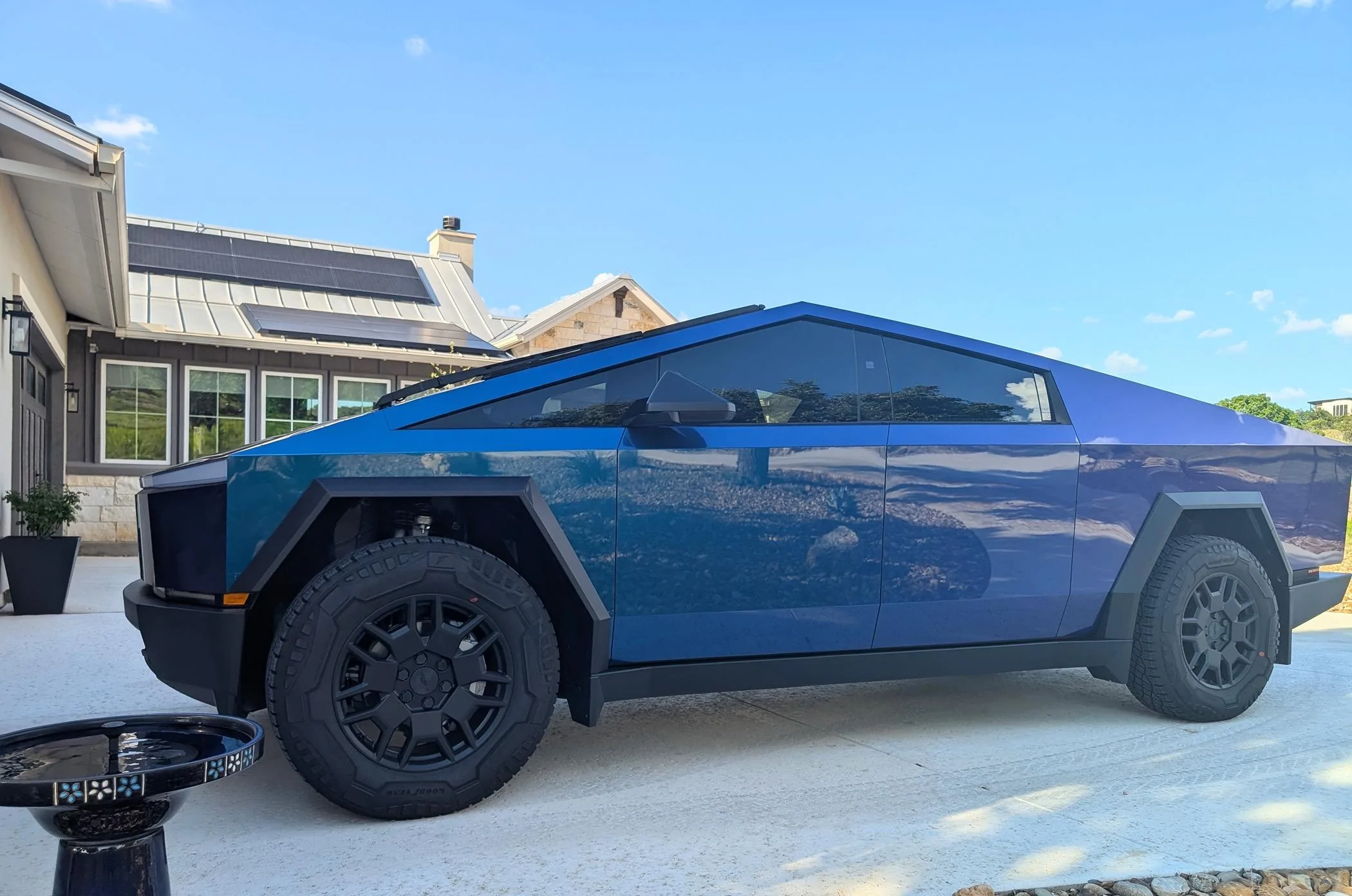 Tesla Cybertruck Another Nebula Blue PPF (Nanolink) Cybertruck! PXL_20240621_232216720.MP