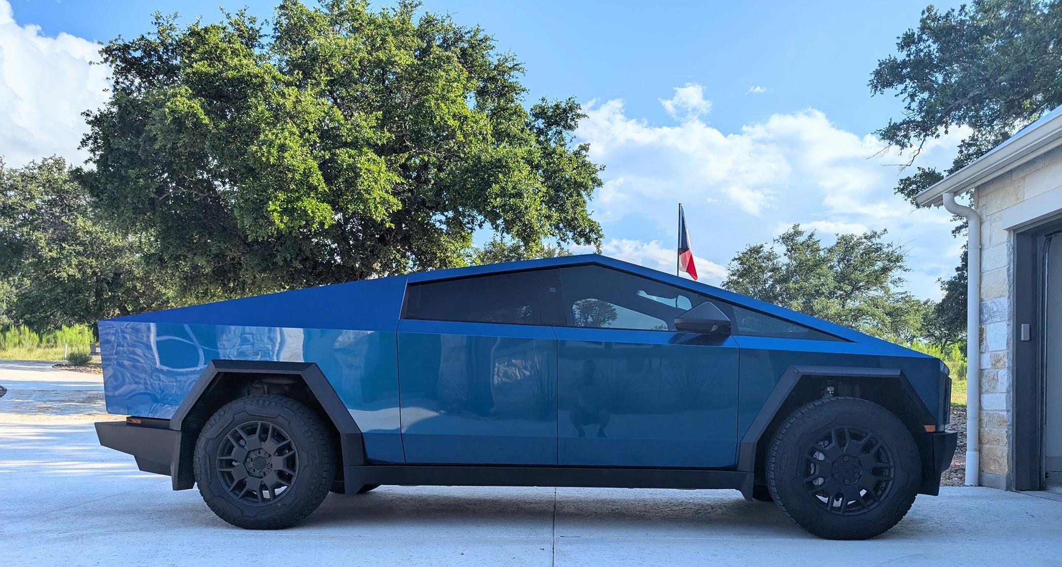 Tesla Cybertruck Another Nebula Blue PPF (Nanolink) Cybertruck! PXL_20240621_232147933.MP
