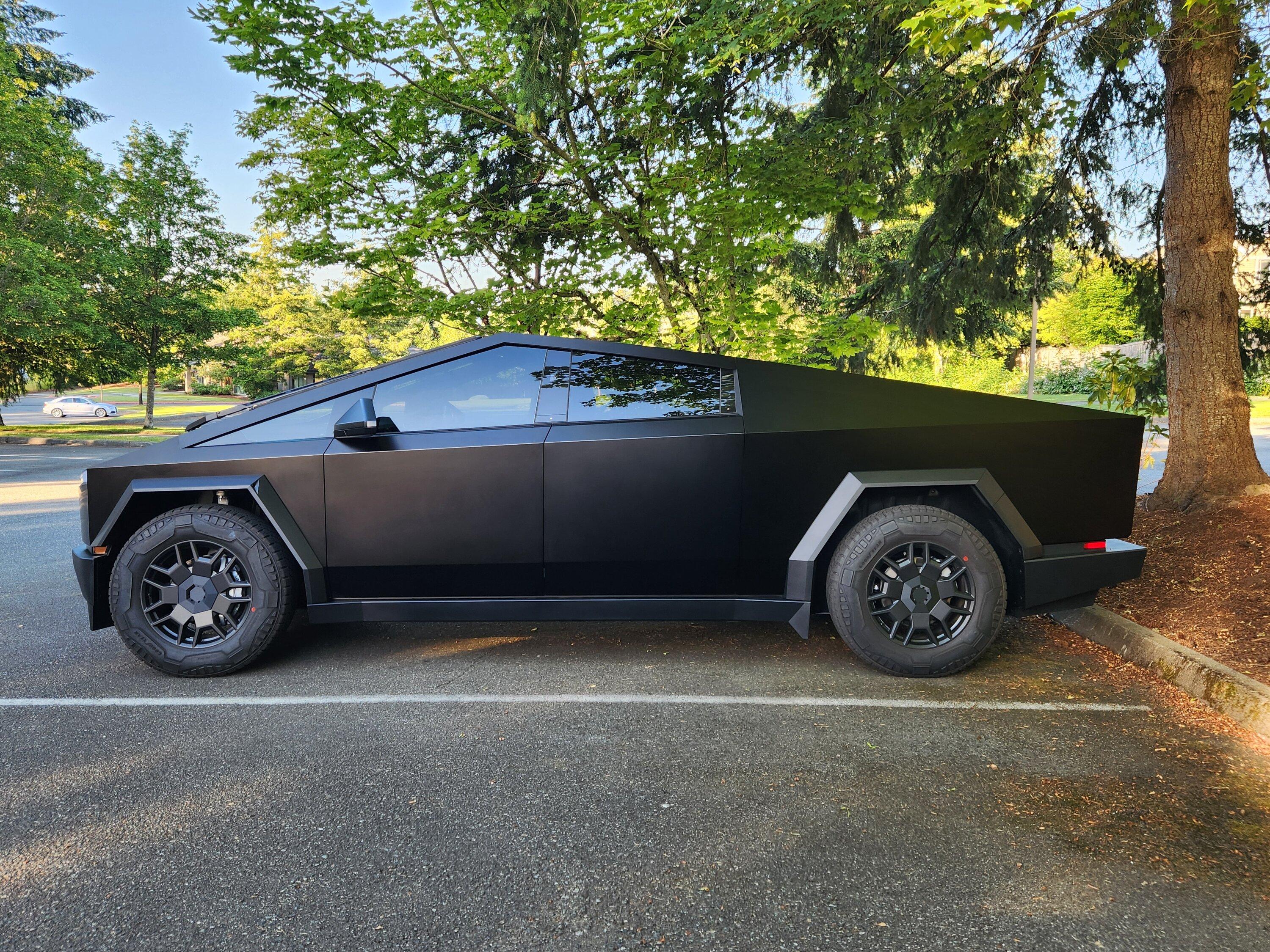 Tesla Cybertruck STEK DYNOblack-matte PPF + Tint + Ceramic 20240621_191738
