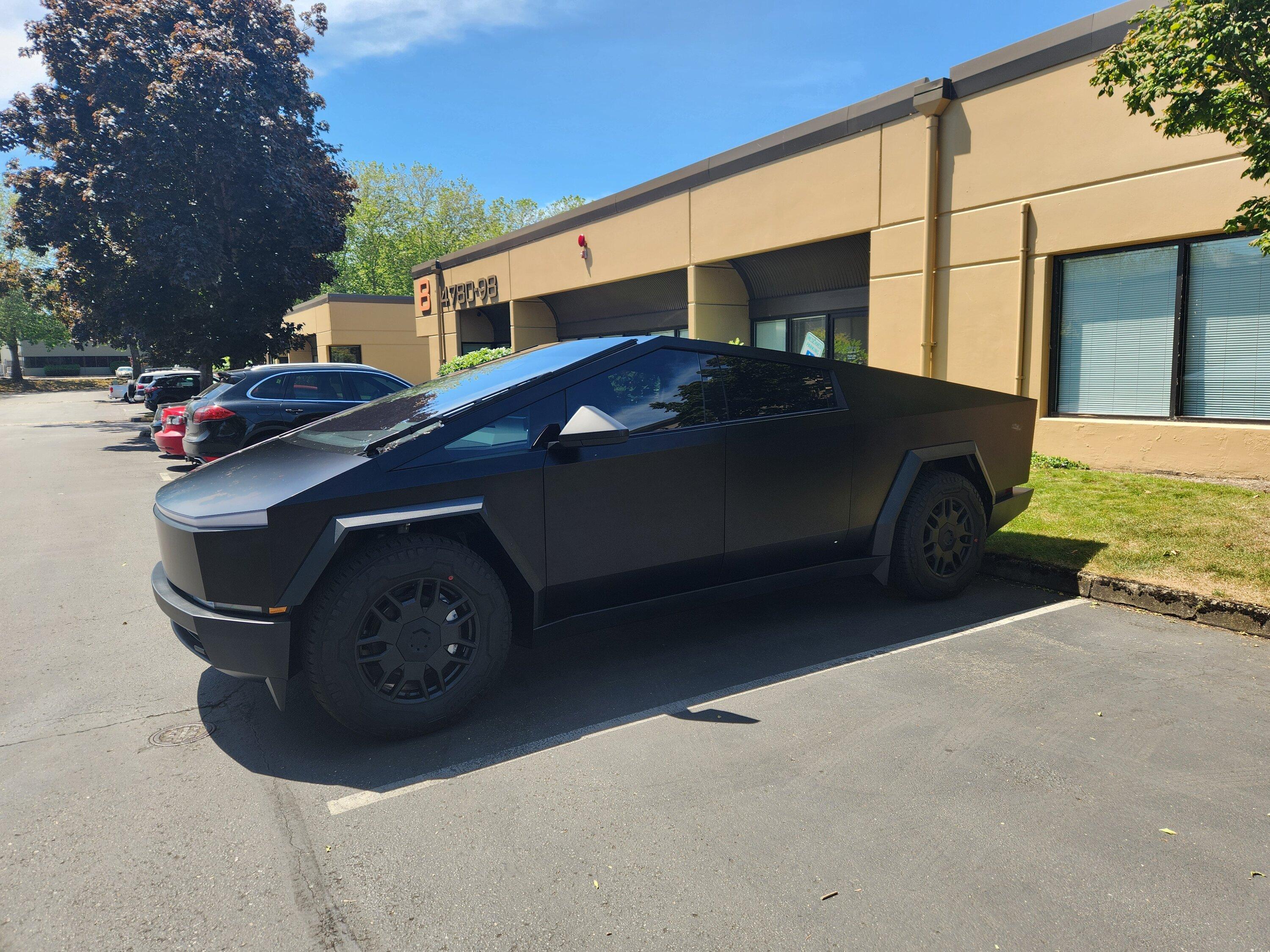 Tesla Cybertruck STEK DYNOblack-matte PPF + Tint + Ceramic 20240621_121544