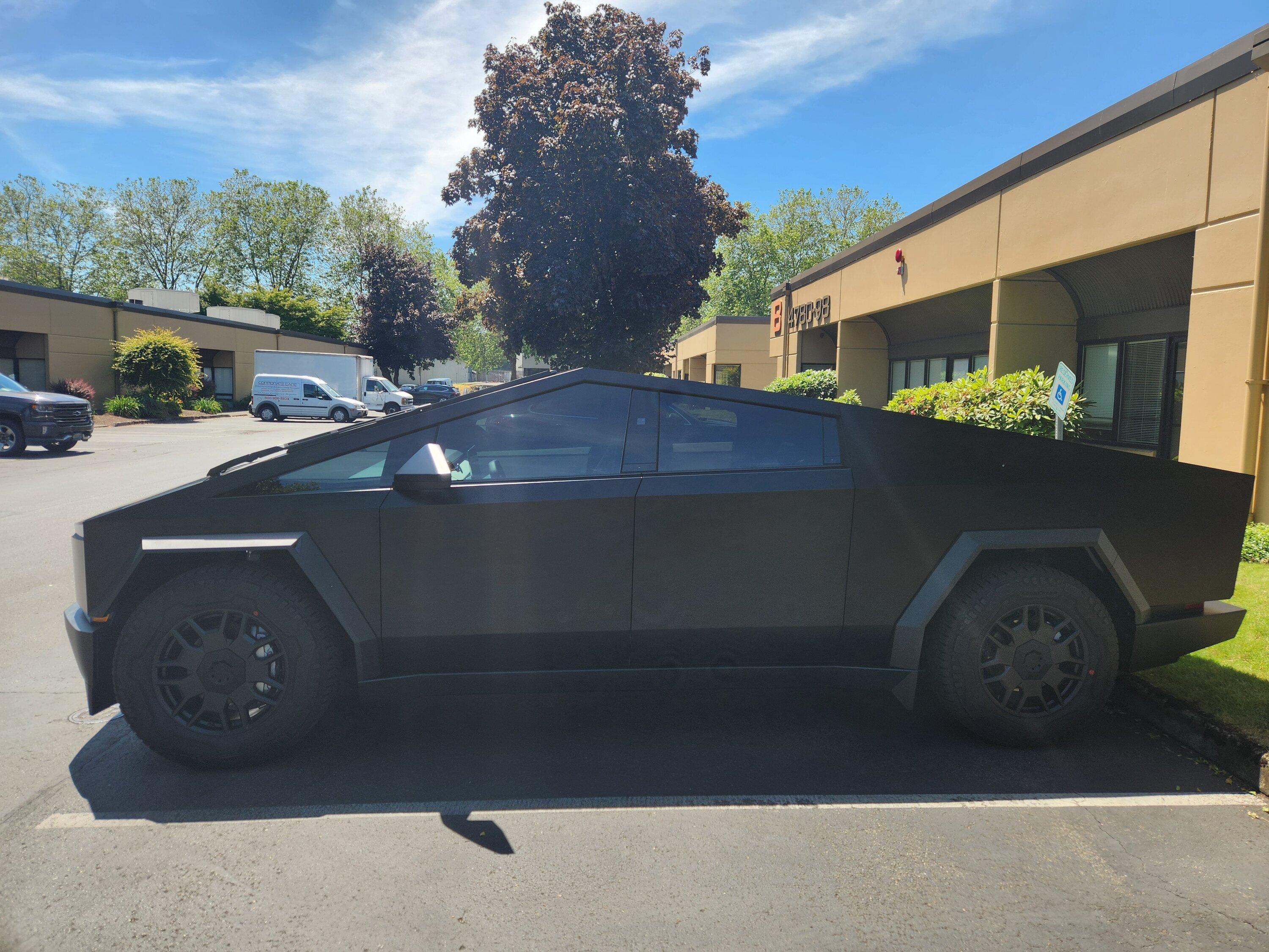 Tesla Cybertruck STEK DYNOblack-matte PPF + Tint + Ceramic 20240621_121552
