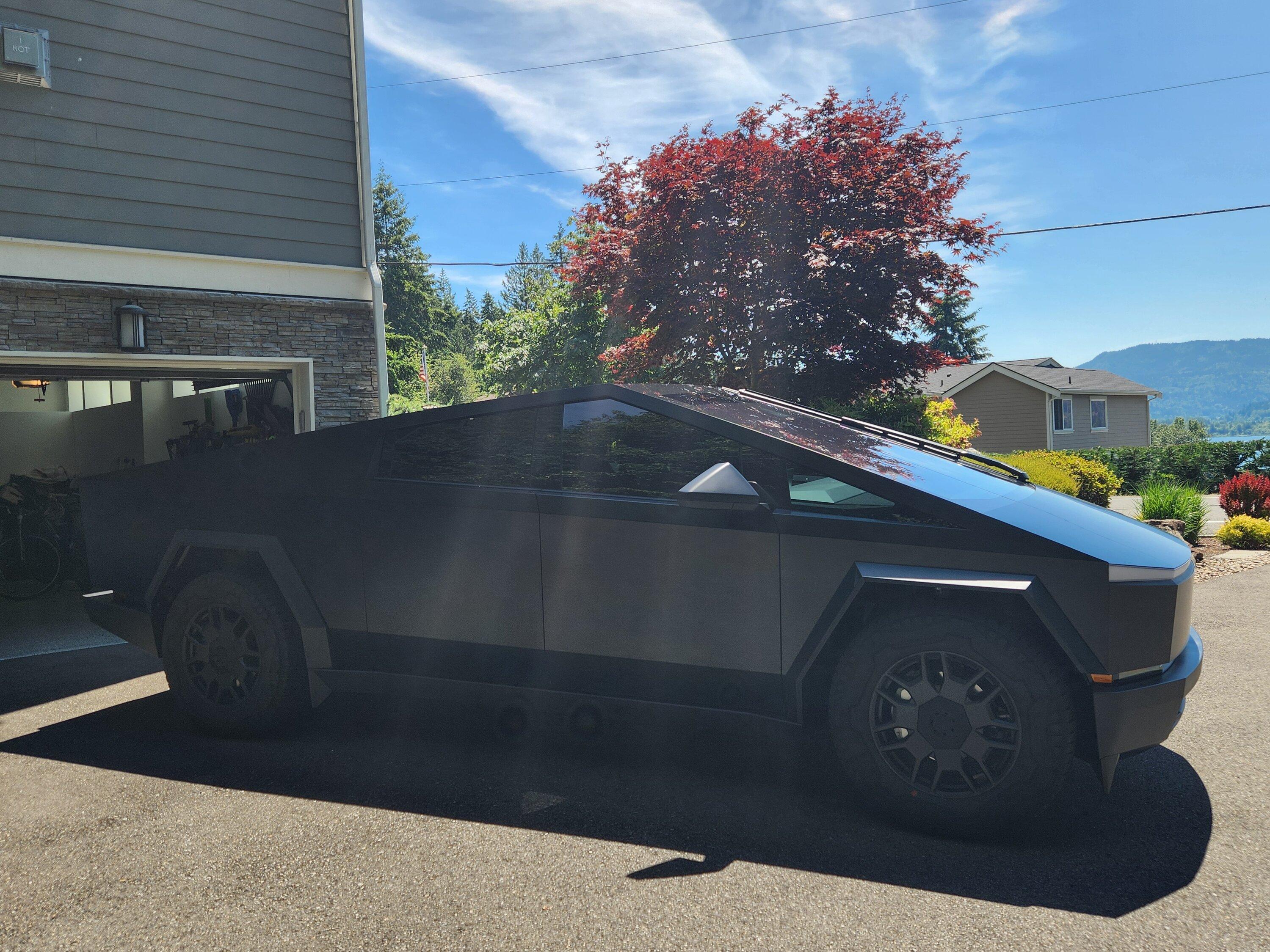 Tesla Cybertruck STEK DYNOblack-matte PPF + Tint + Ceramic 20240621_124431