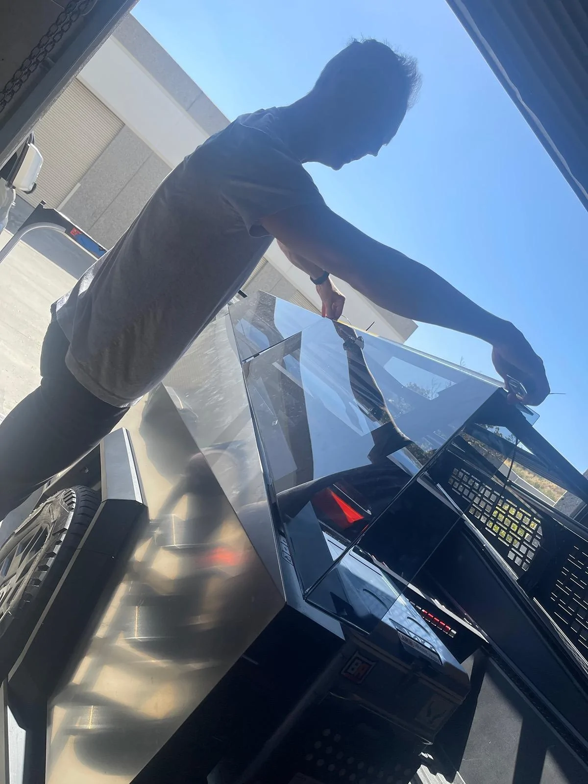 Tesla Cybertruck Aftermarket Crossbar options IMG_6294