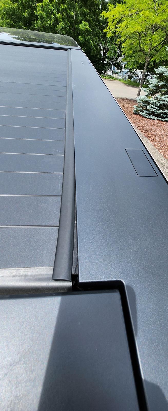 Tesla Cybertruck Tonneau cover seal 1000005650