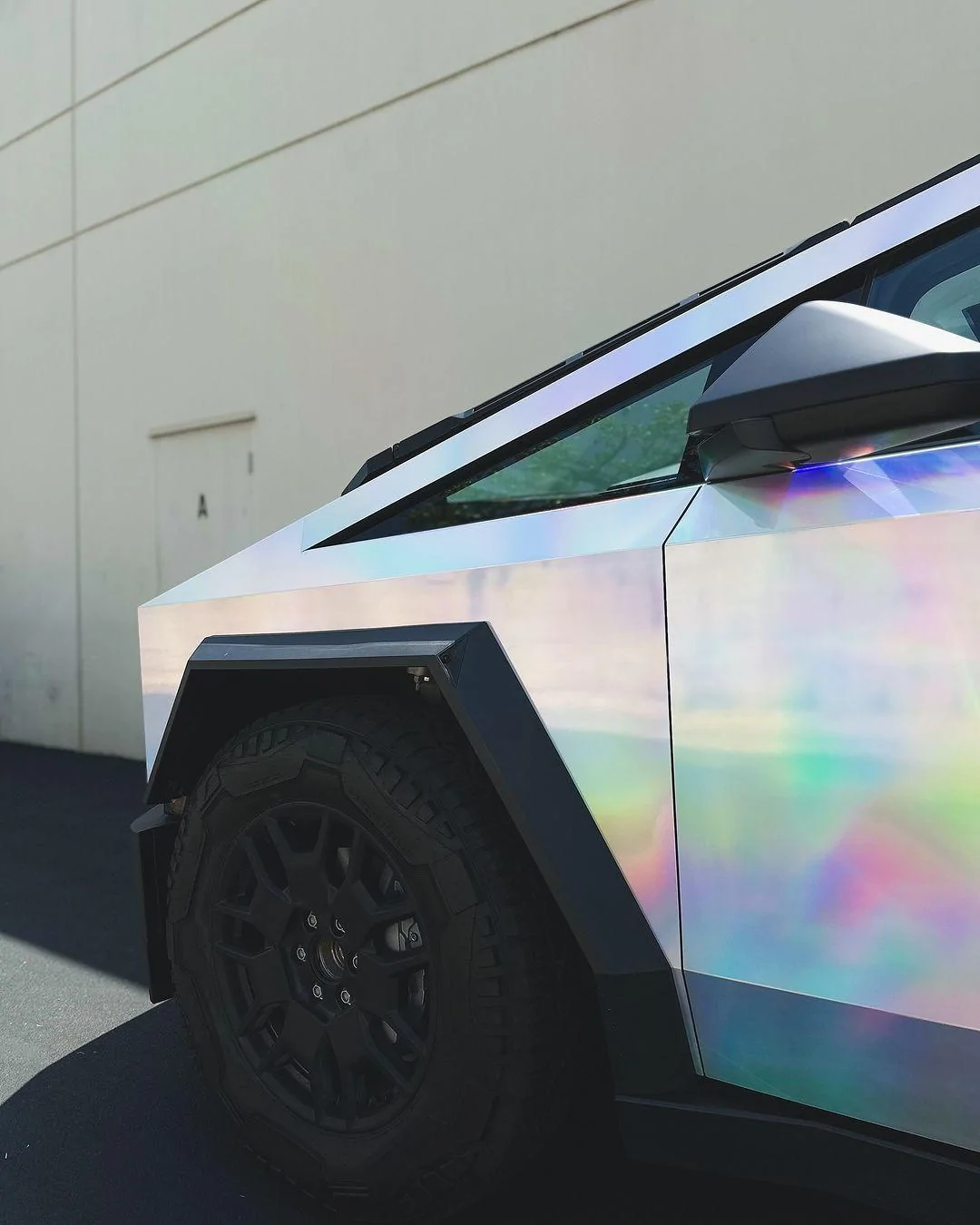 Tesla Cybertruck COLOR SHIFT / FADE / CHAMELEON Vinyl Wrap & PPF Cybertruck -- Photos & Videos Chrome Laser Electroplated Silver Cybertruck 7