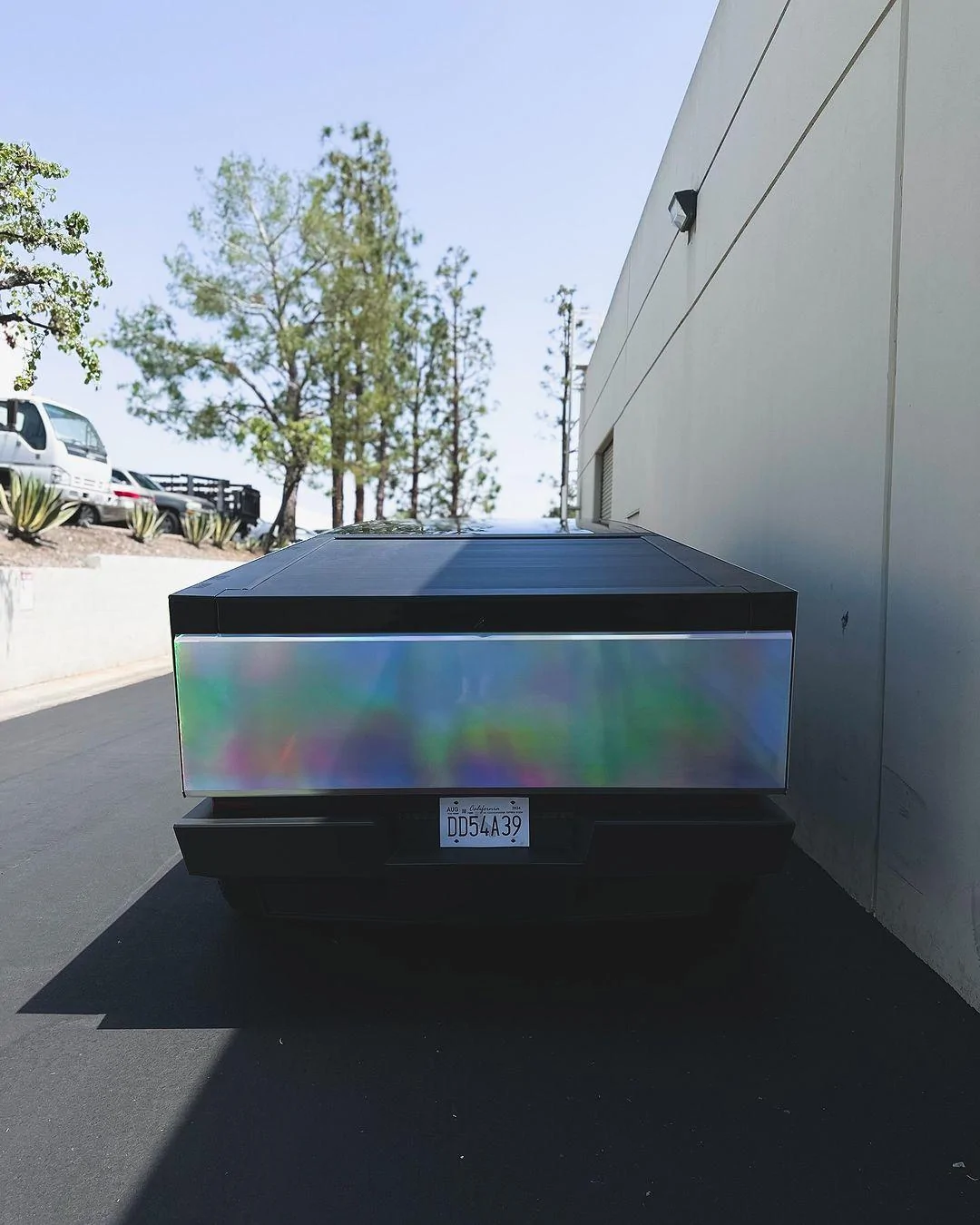 Tesla Cybertruck COLOR SHIFT / FADE / CHAMELEON Vinyl Wrap & PPF Cybertruck -- Photos & Videos Chrome Laser Electroplated Silver Cybertruck 4
