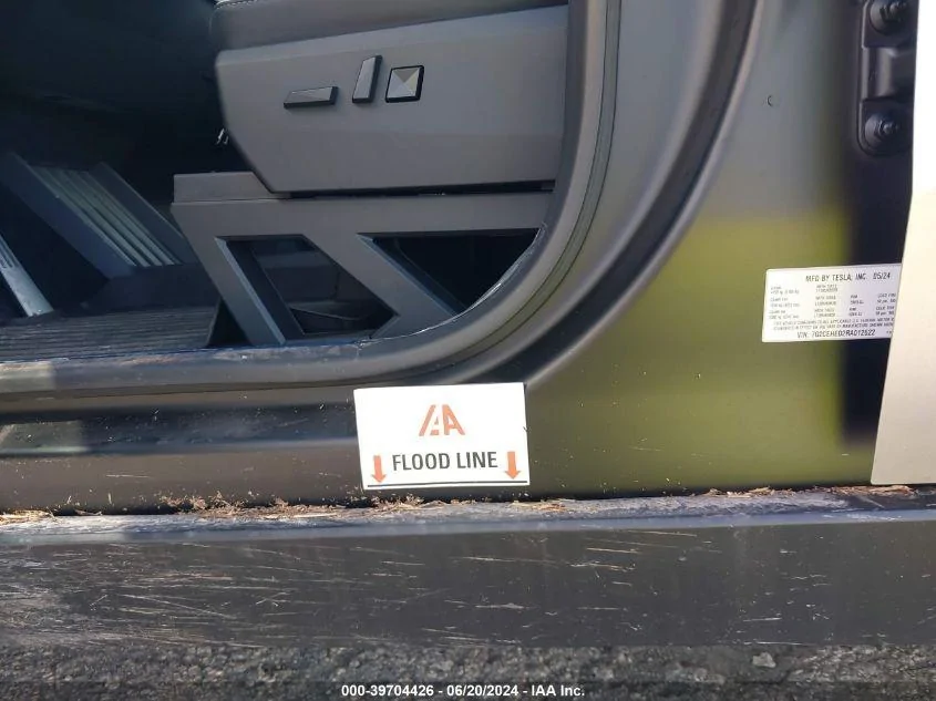 Tesla Cybertruck Totaled Cybertrucks hit acution site (IAA) tesla-cybertruck-flood-damage-iaai-auction-2
