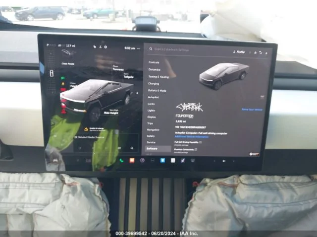 Tesla Cybertruck Totaled Cybertrucks hit acution site (IAA) 39699542_7_I