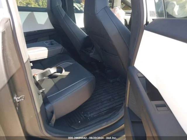 Tesla Cybertruck Totaled Cybertrucks hit acution site (IAA) 39699542_8_I