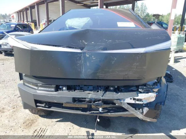 Tesla Cybertruck Totaled Cybertrucks hit acution site (IAA) 39699542_6_I