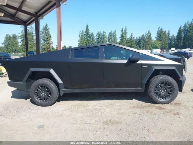 Tesla Cybertruck Totaled Cybertrucks hit acution site (IAA) 39699542_13_I