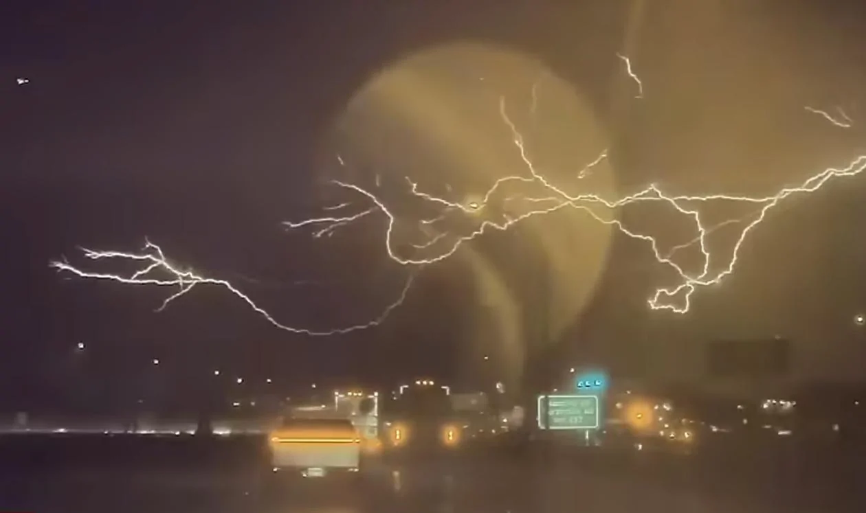 Tesla Cybertruck Cybertrucks really showing up on Wham Baam!  (Lightning) IMG_1410