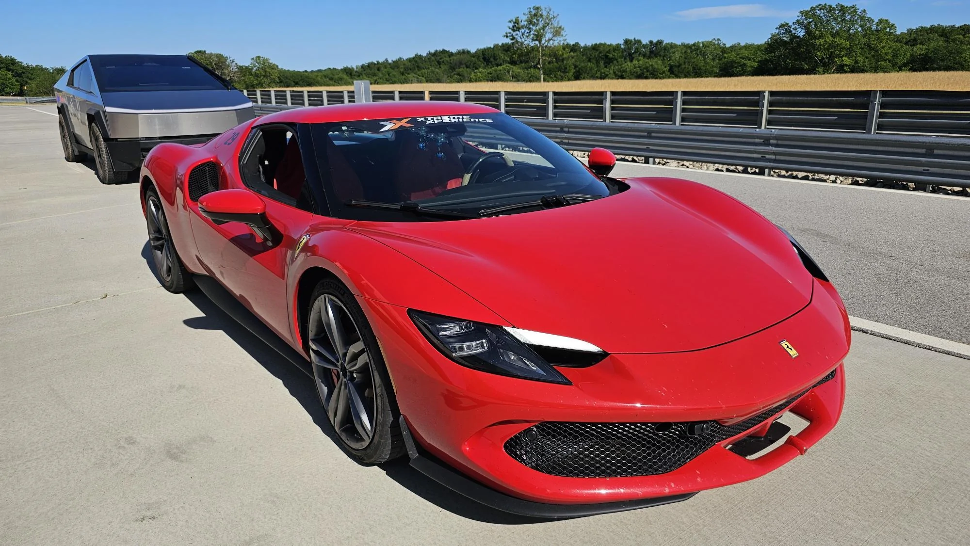 Tesla Cybertruck Cybertruck vs. Ferrari 1000028878