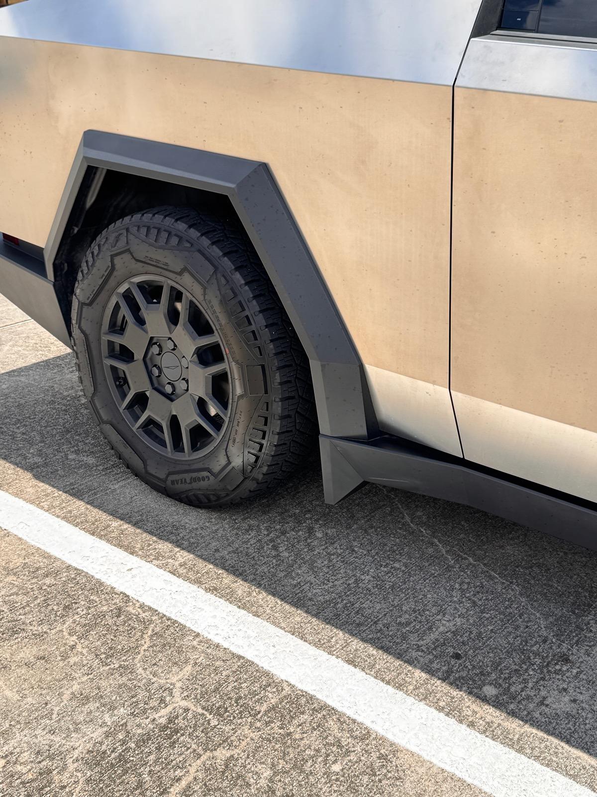 Tesla Cybertruck Both Rear Wheel Rocker Fairings Broken IMG_6265