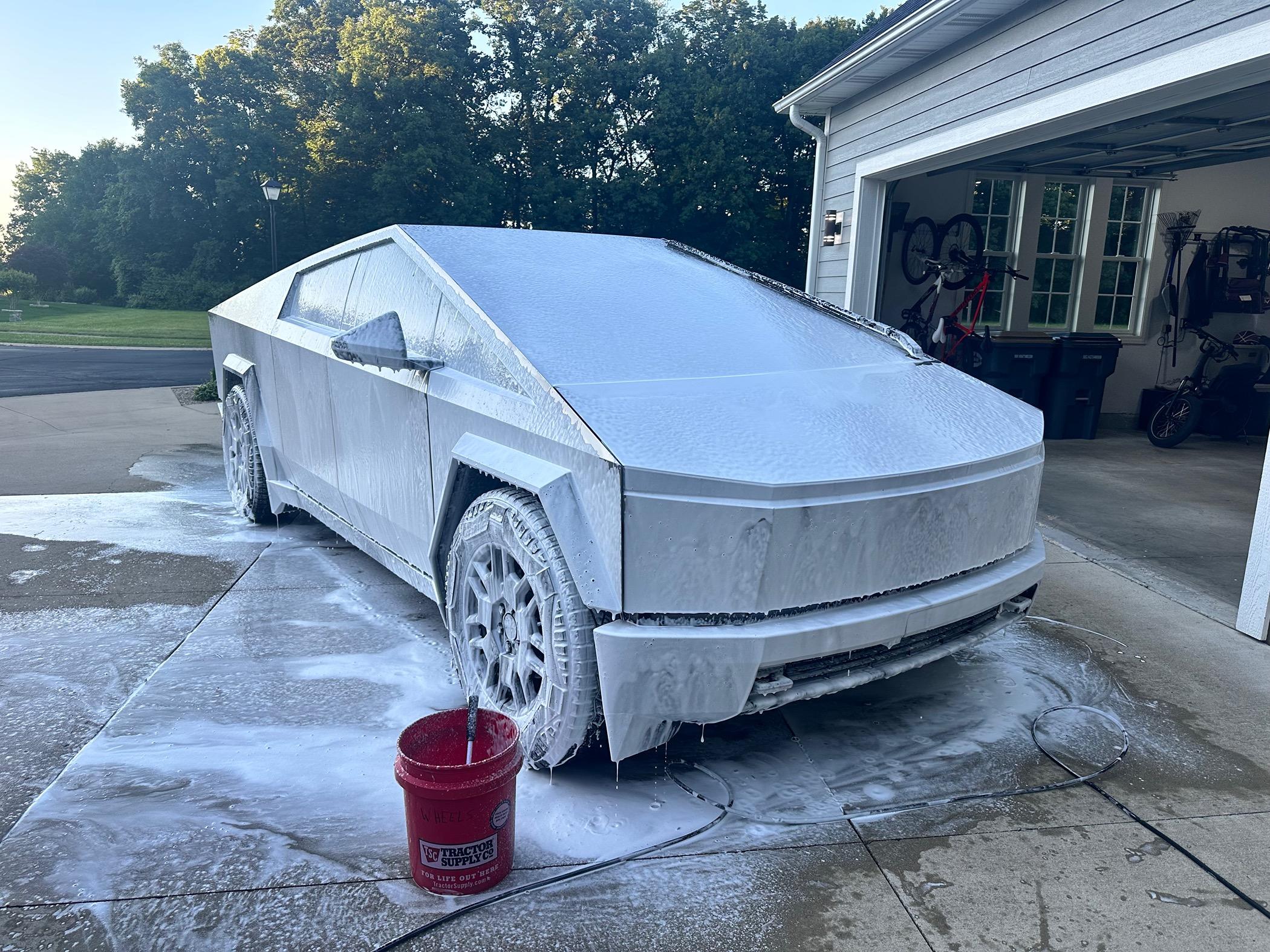 Tesla Cybertruck Best Carwash methods IMG_2294