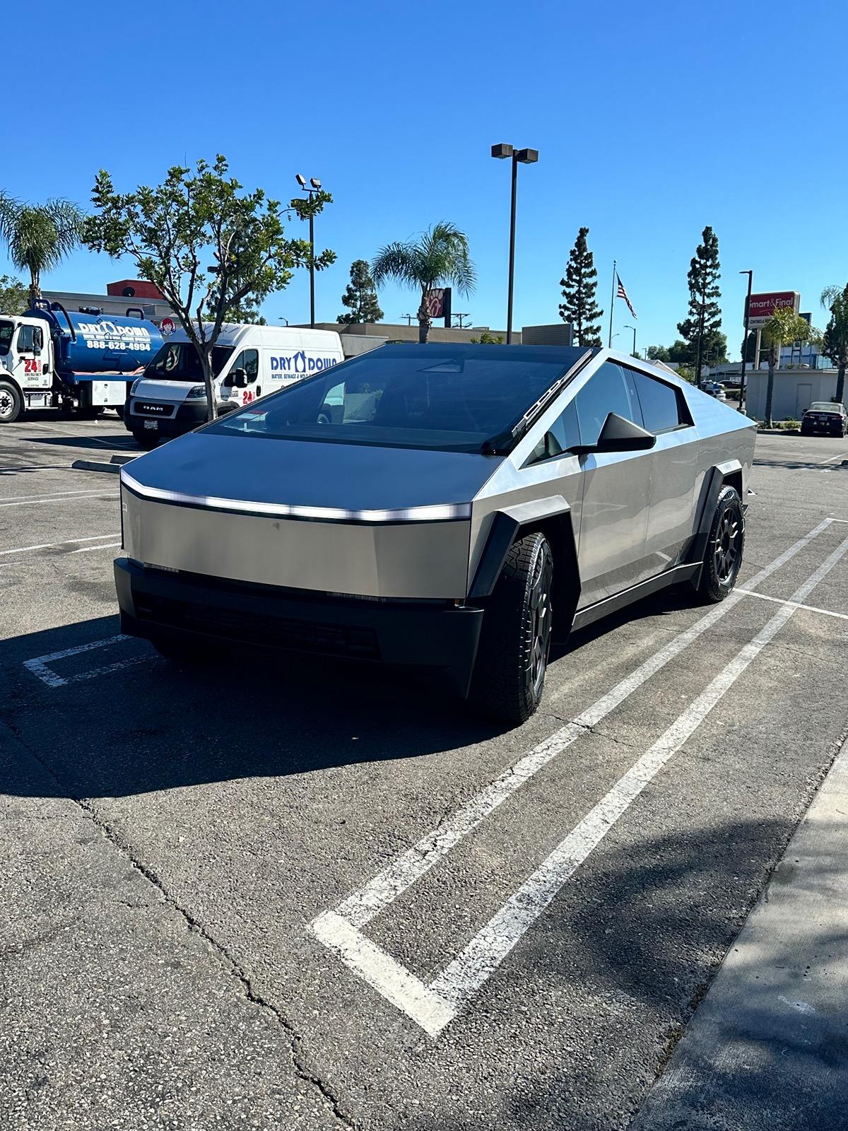 Tesla Cybertruck Foundation Series AWD Cybertruck For Sale-must go IMG_6100