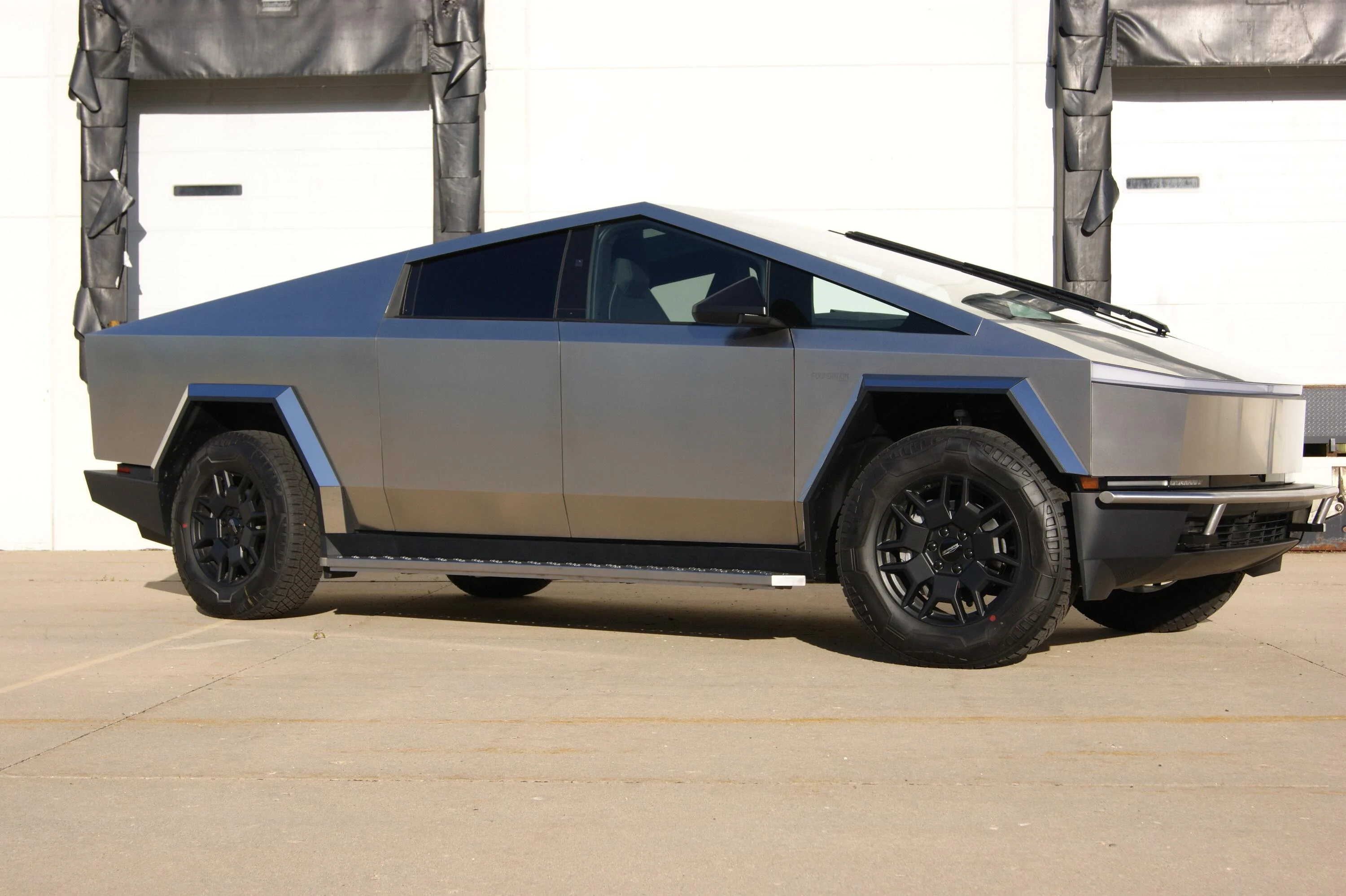 Tesla Cybertruck ***NEW***RealWheels EV Stainless Steel Running Boards DSC01026