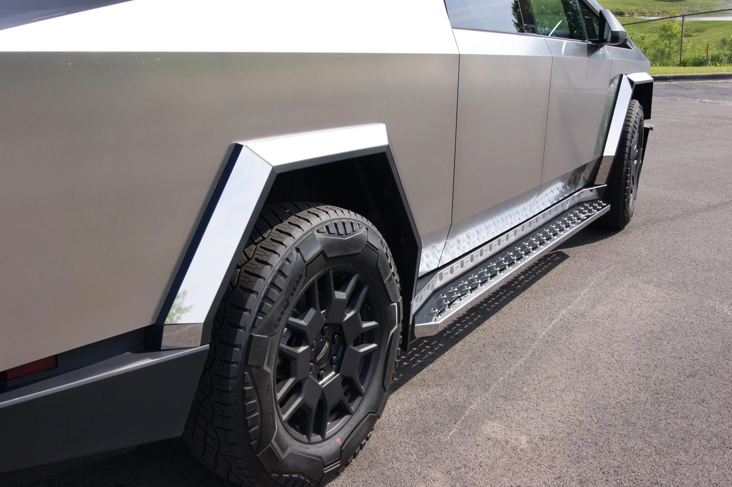 Tesla Cybertruck ***NEW***RealWheels EV Stainless Steel Running Boards DSC01423