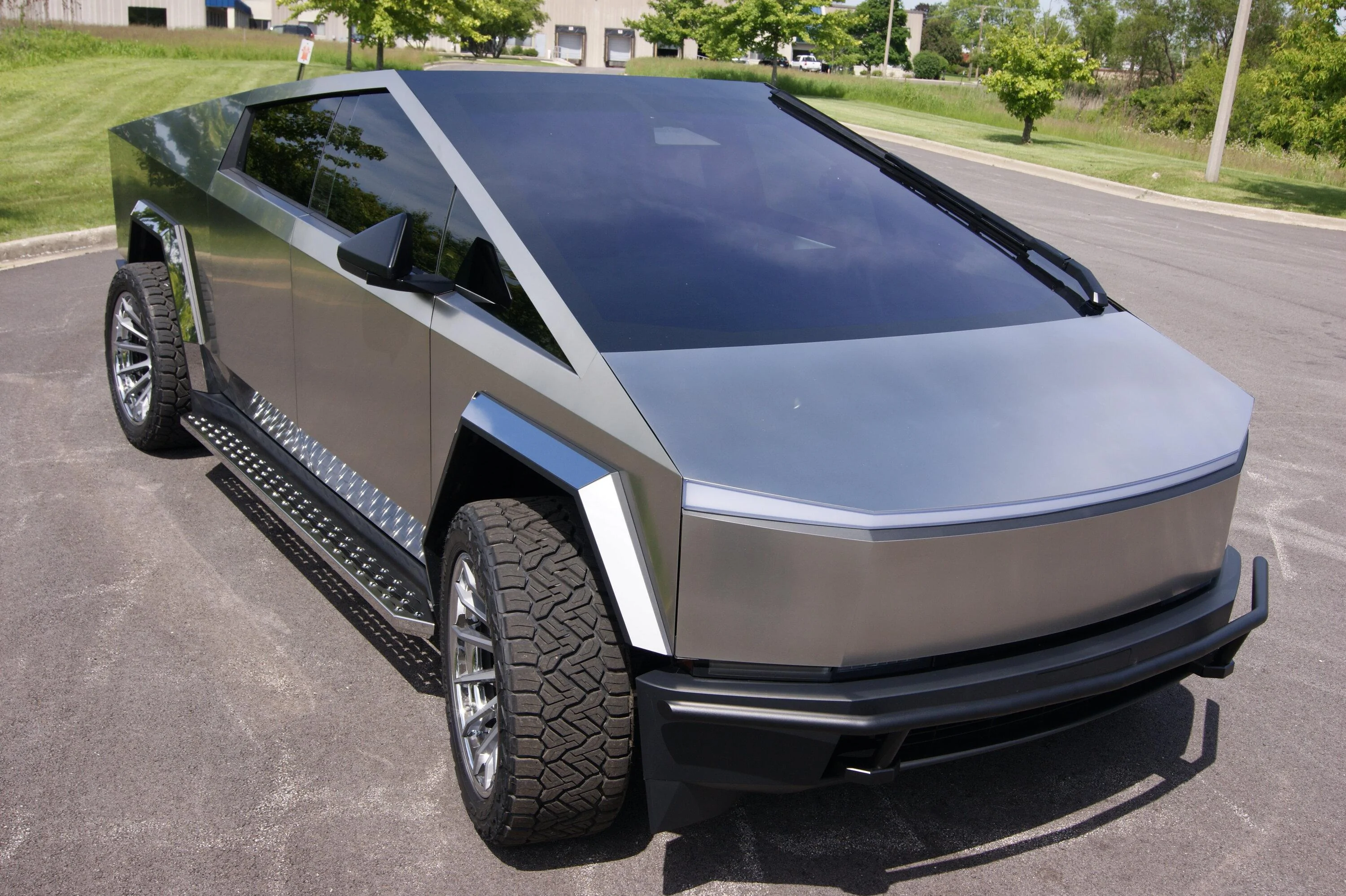 Tesla Cybertruck ***NEW***RealWheels EV Stainless Steel Running Boards DSC01639