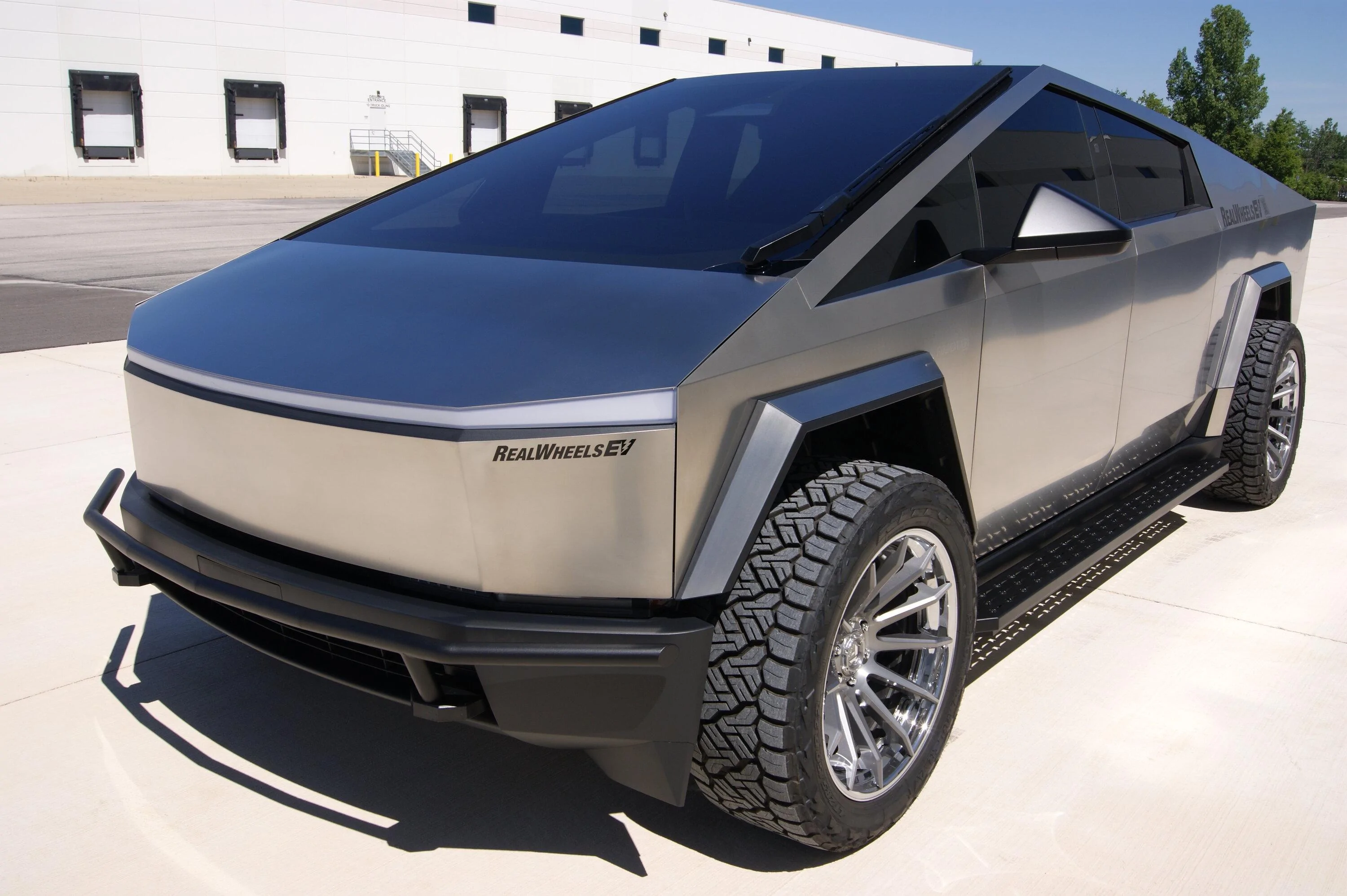 Tesla Cybertruck ***NEW***RealWheels EV Stainless Steel Running Boards DSC01725