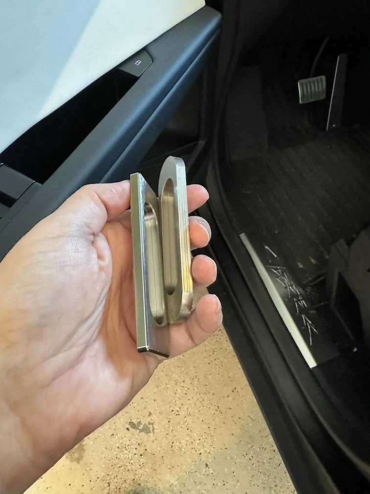 Tesla Cybertruck Installed doorhandles to prevent fingerprints IMG_1207