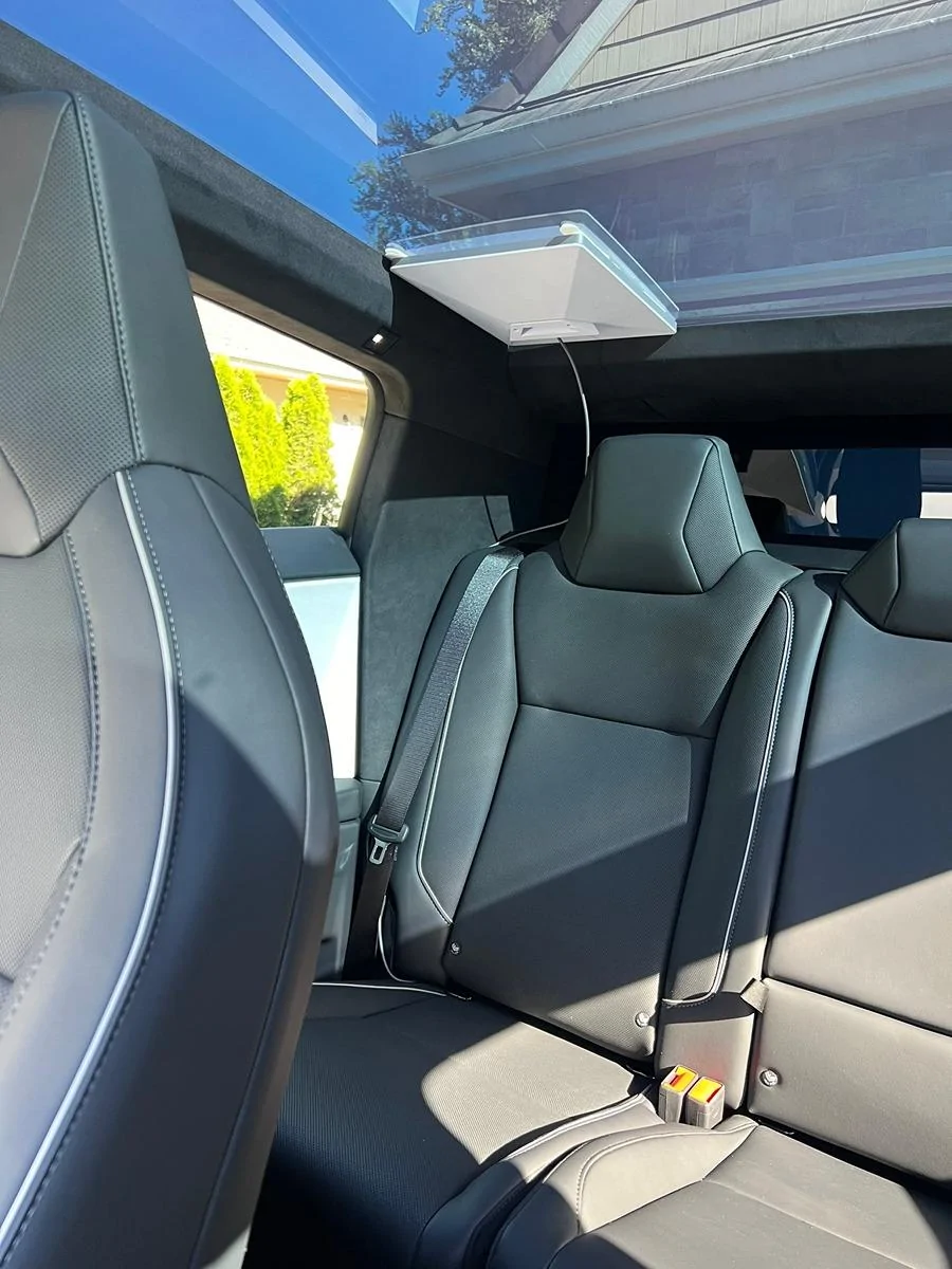 Tesla Cybertruck Cybertruck + Starlink Mini -- Photos and Transfer Speed Numbers GQ9mHfUbwAMmnNn