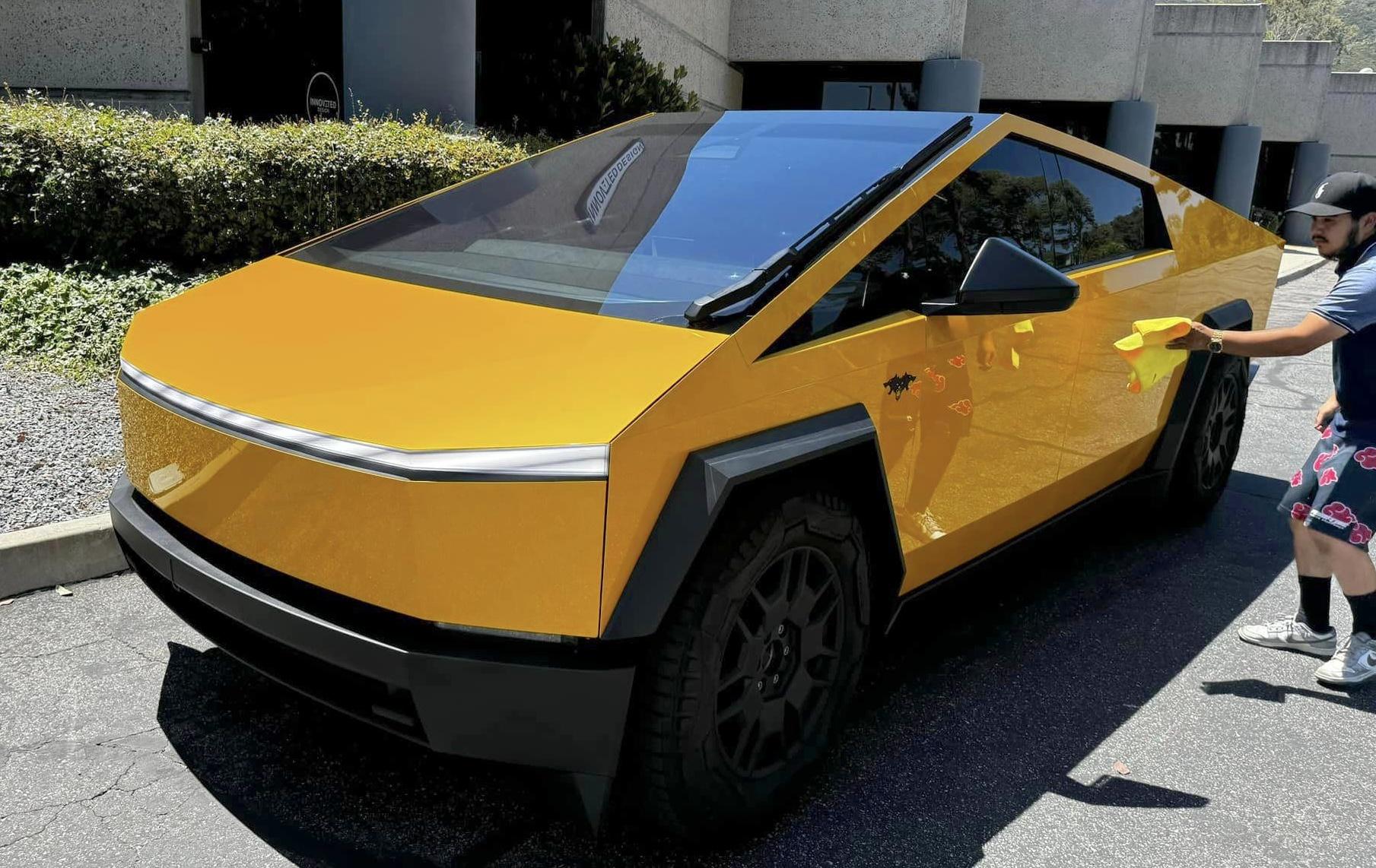 Tesla Cybertruck Sunflower Yellow (FlexiShield PPF) + Cyberbeast Cerberus logo looks great on Cybertruck Sunflower Yellow (FlexiShield PPF) Cybertruck 4