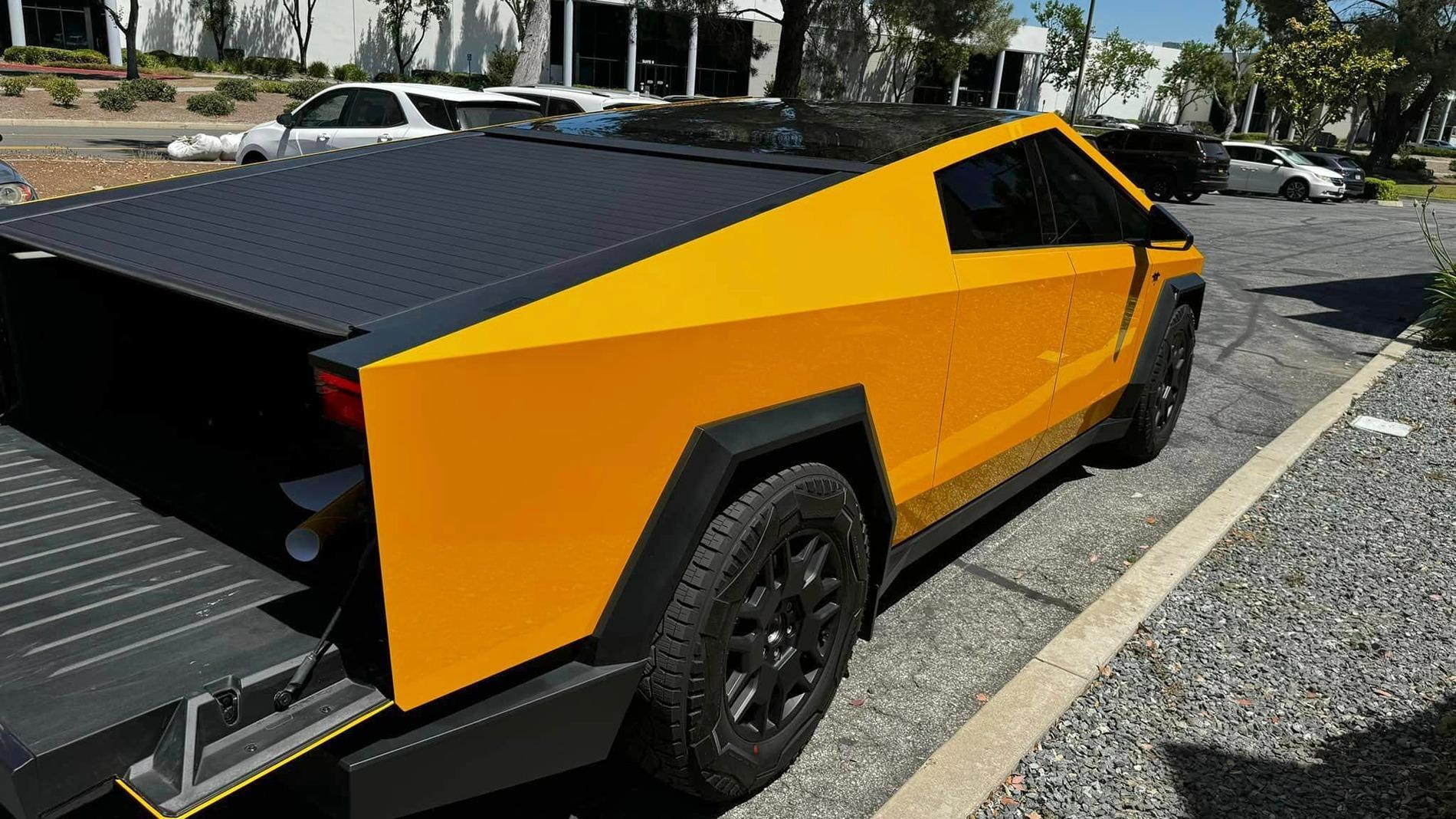 Tesla Cybertruck Sunflower Yellow (FlexiShield PPF) + Cyberbeast Cerberus logo looks great on Cybertruck Sunflower Yellow (FlexiShield PPF) Cybertruck 2