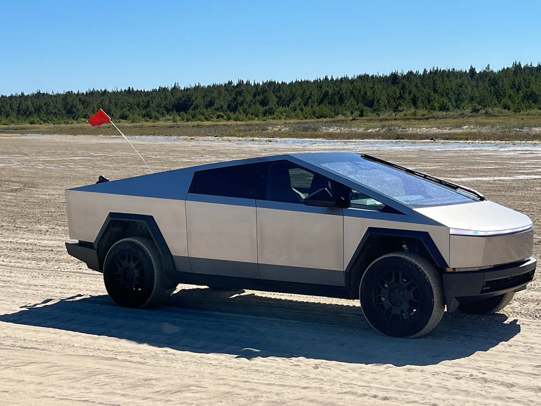 Tesla Cybertruck Cybertruck on Oregon Sand Dunes IMG_2161