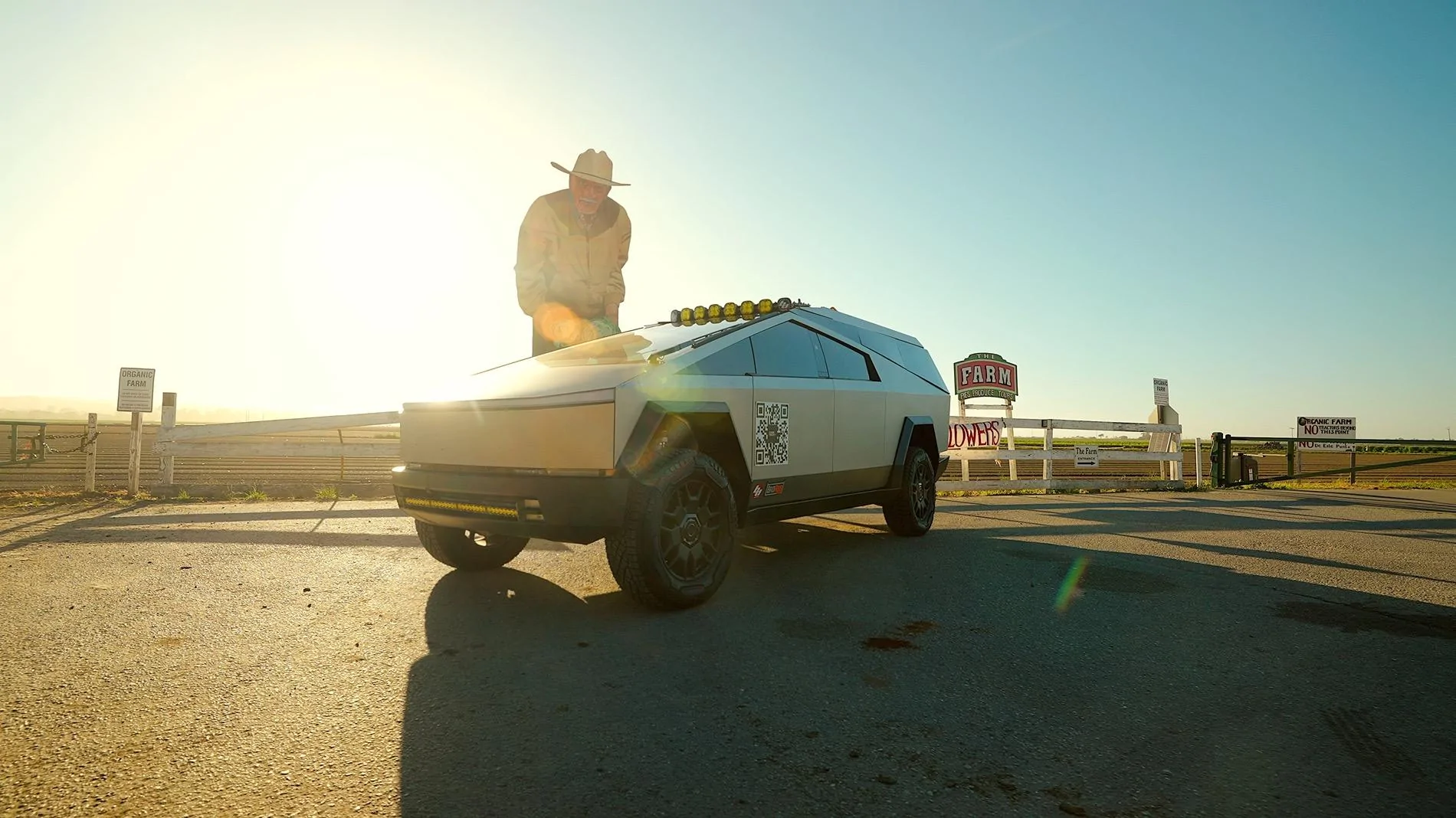 Tesla Cybertruck CYBERTRUCKco World’s First Production-Intent roofrack w/ custom rooftop tent sdjsdjafdj