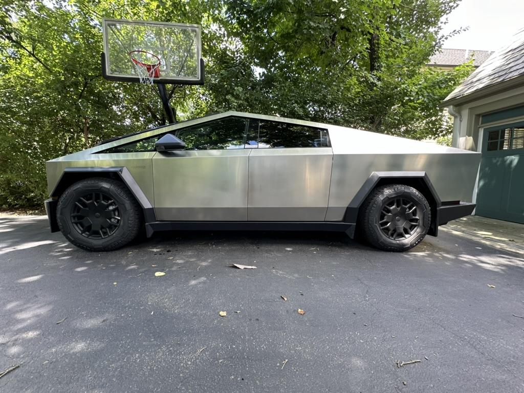 Tesla Cybertruck 5 Surprises after 20 Days with Cybertruck 4146AA4E-1EBB-4602-A154-118E27682F64_1_105_c