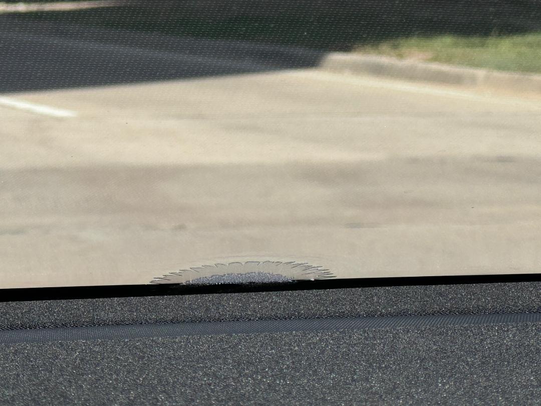 Tesla Cybertruck Windshield Glue Problem Discovered ... wind1