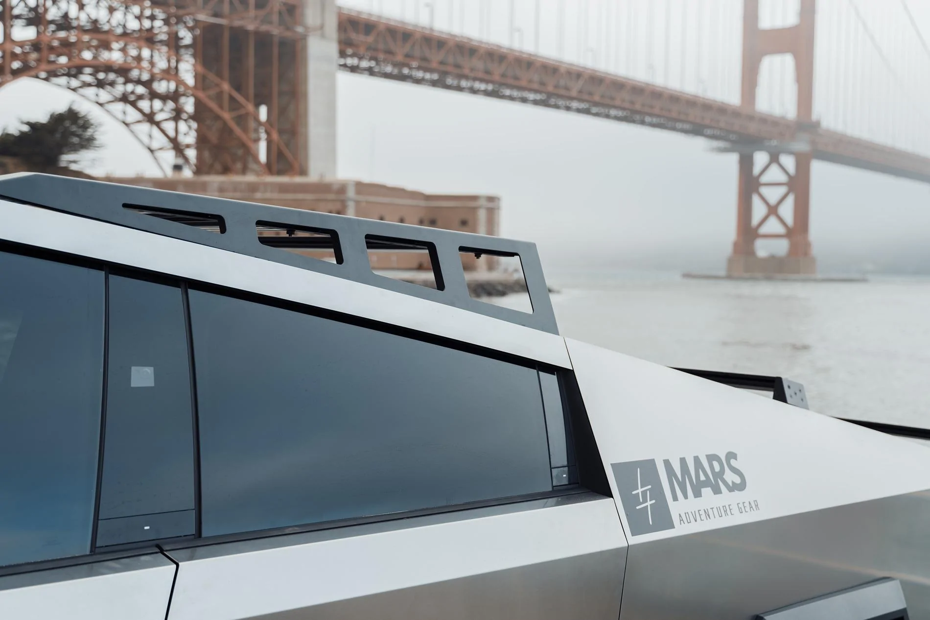 Tesla Cybertruck TESLA CYBERTRUCK MARS™ EXPEDITION CROSSBAR DSC02092-Edit