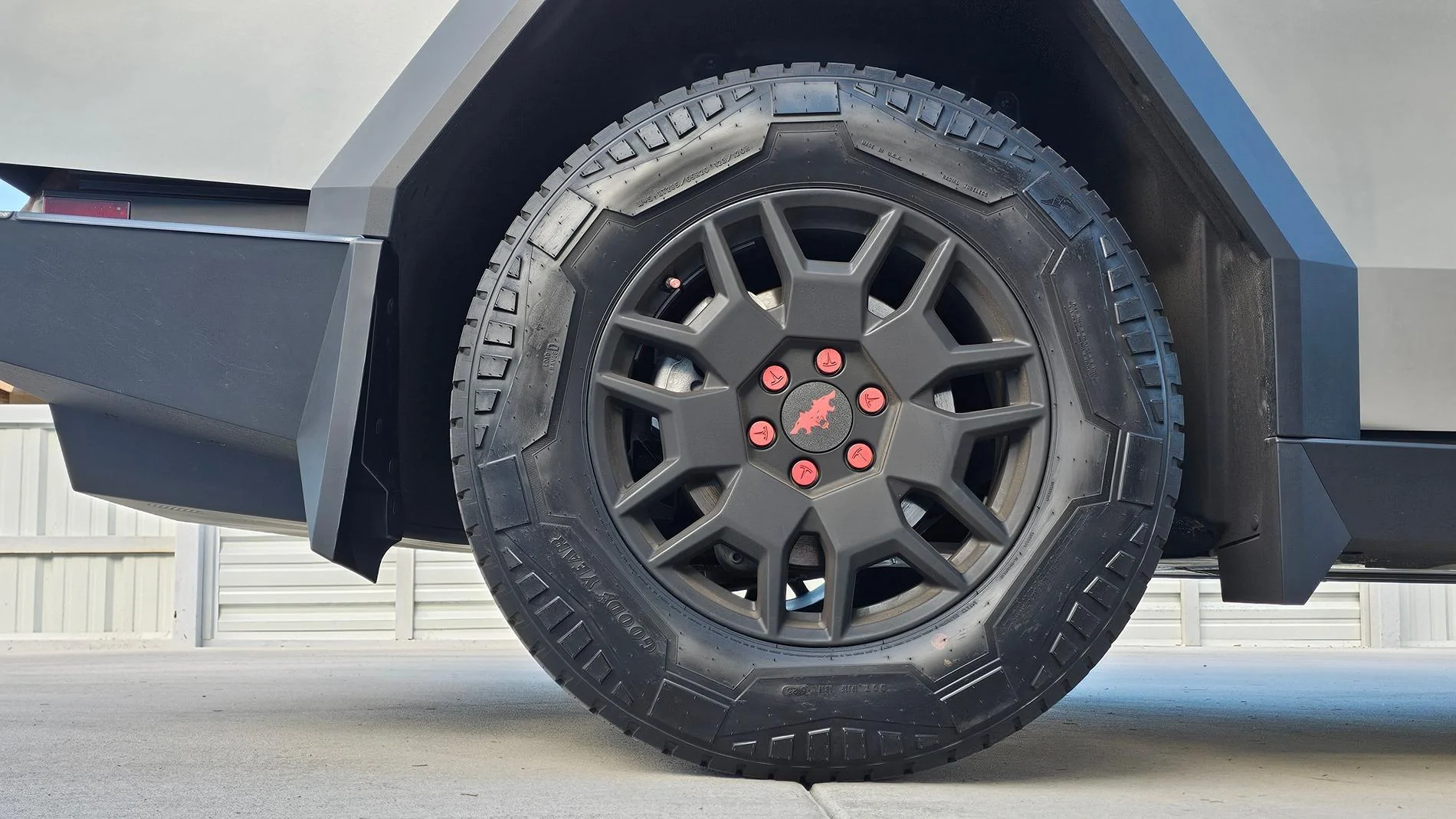 Tesla Cybertruck Source for Low Cost Cybertruck Accessories 20240703_180842