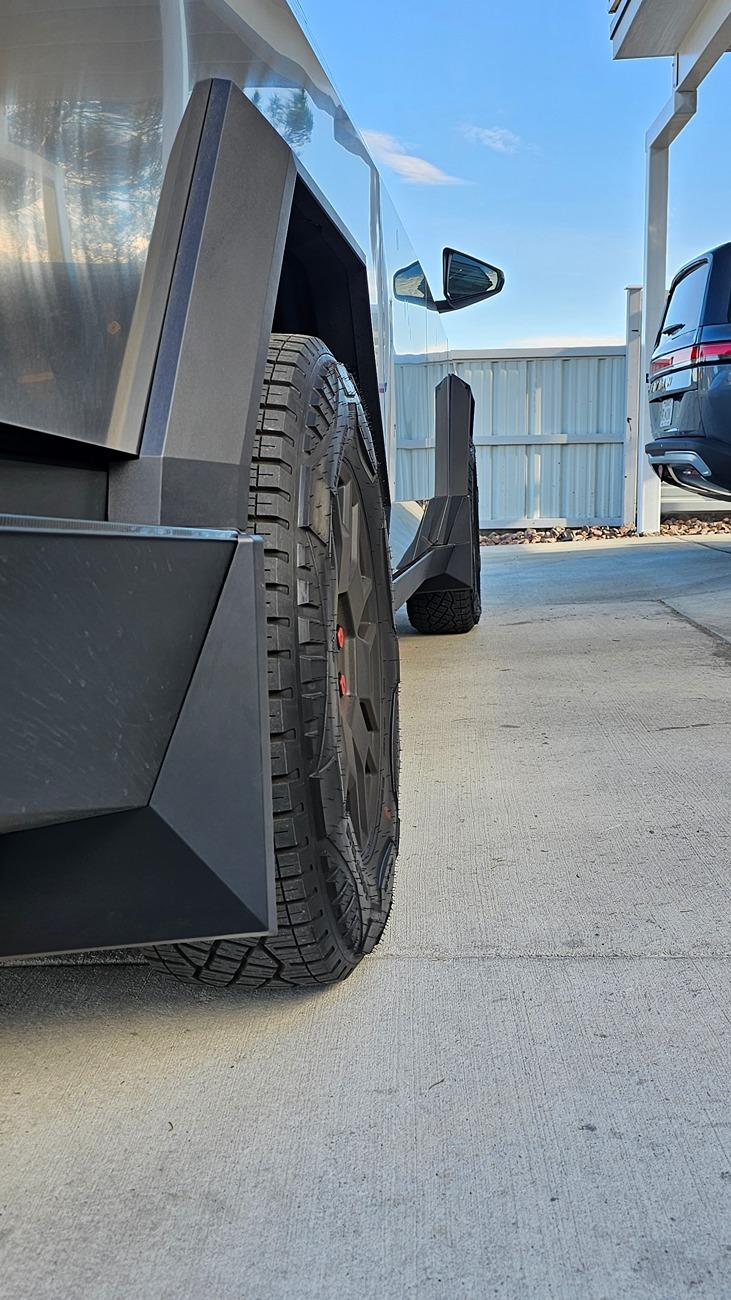 Tesla Cybertruck Source for Low Cost Cybertruck Accessories 20240703_180605