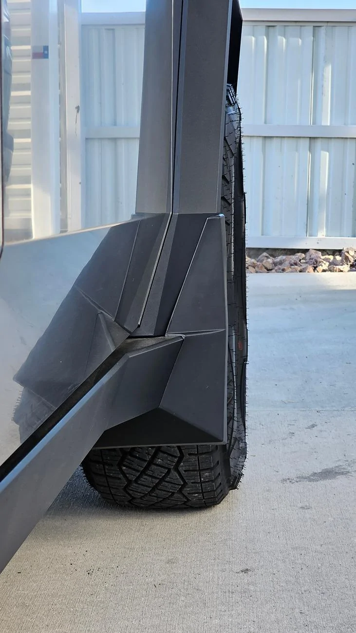 Tesla Cybertruck Source for Low Cost Cybertruck Accessories 20240703_180543