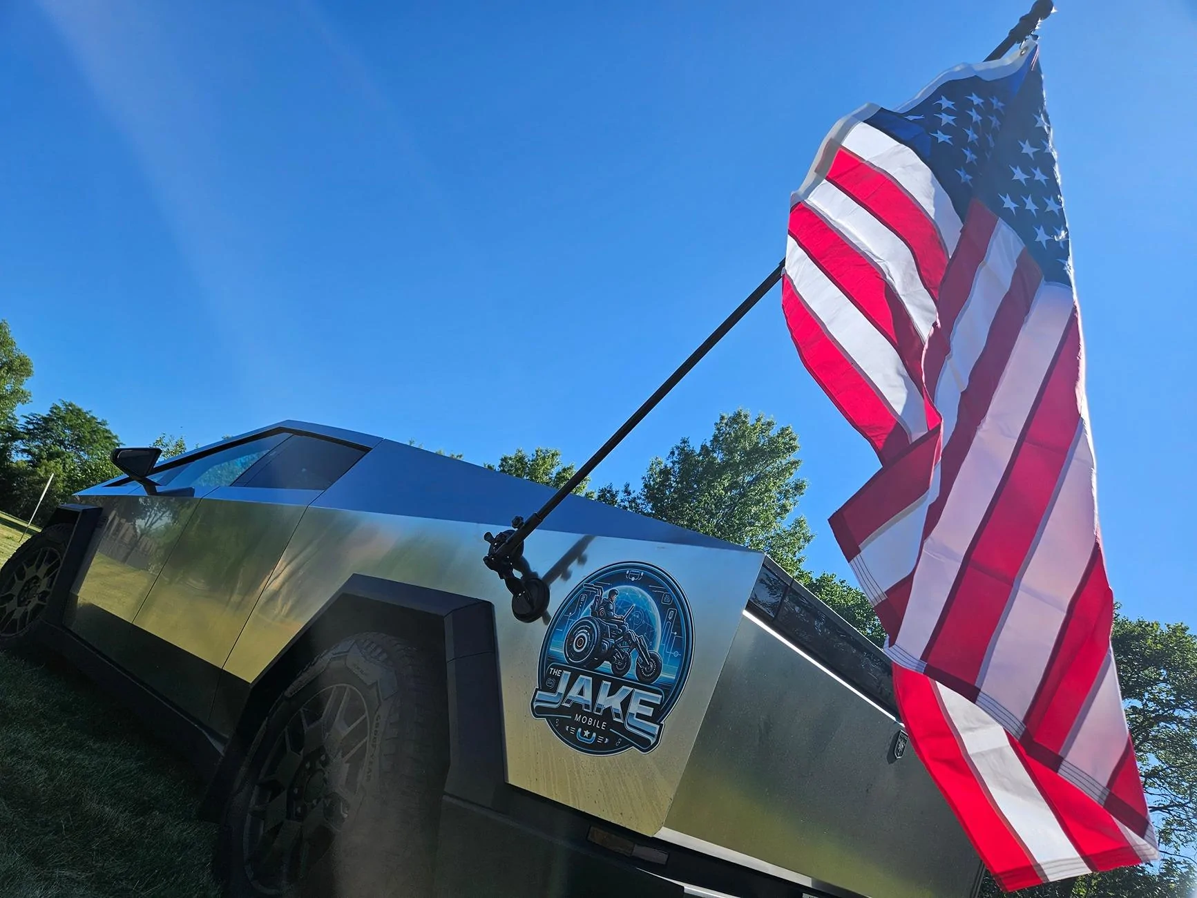 Tesla Cybertruck Has anyone found a good flag holder ? 20240623_165819