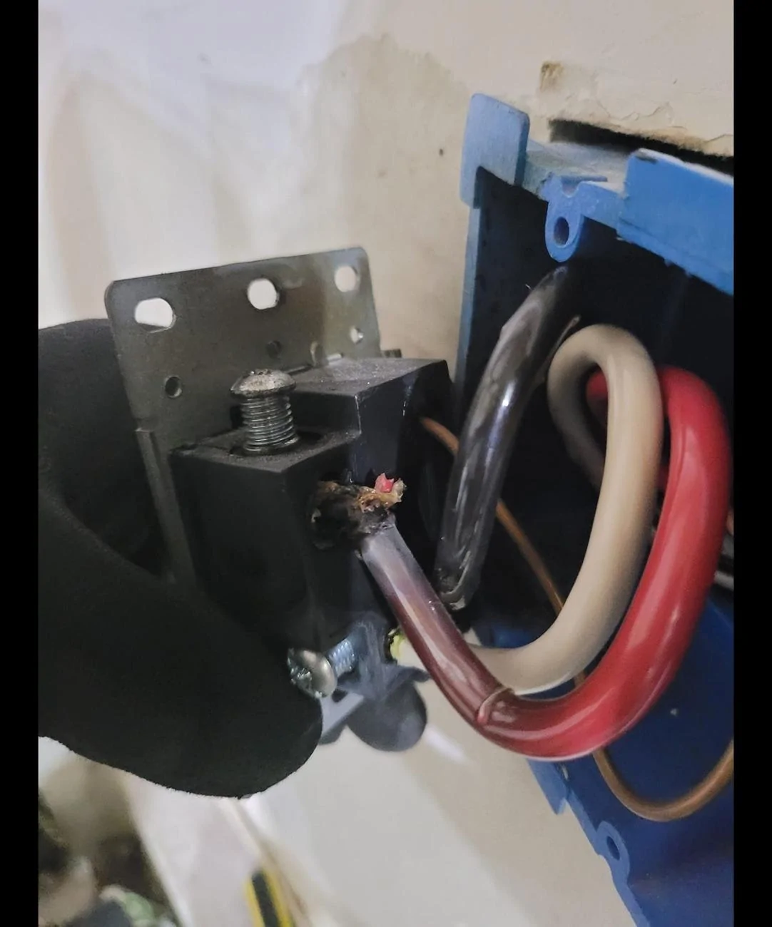 Tesla Cybertruck Which outlet and breaker for home charger LevitonMelt7