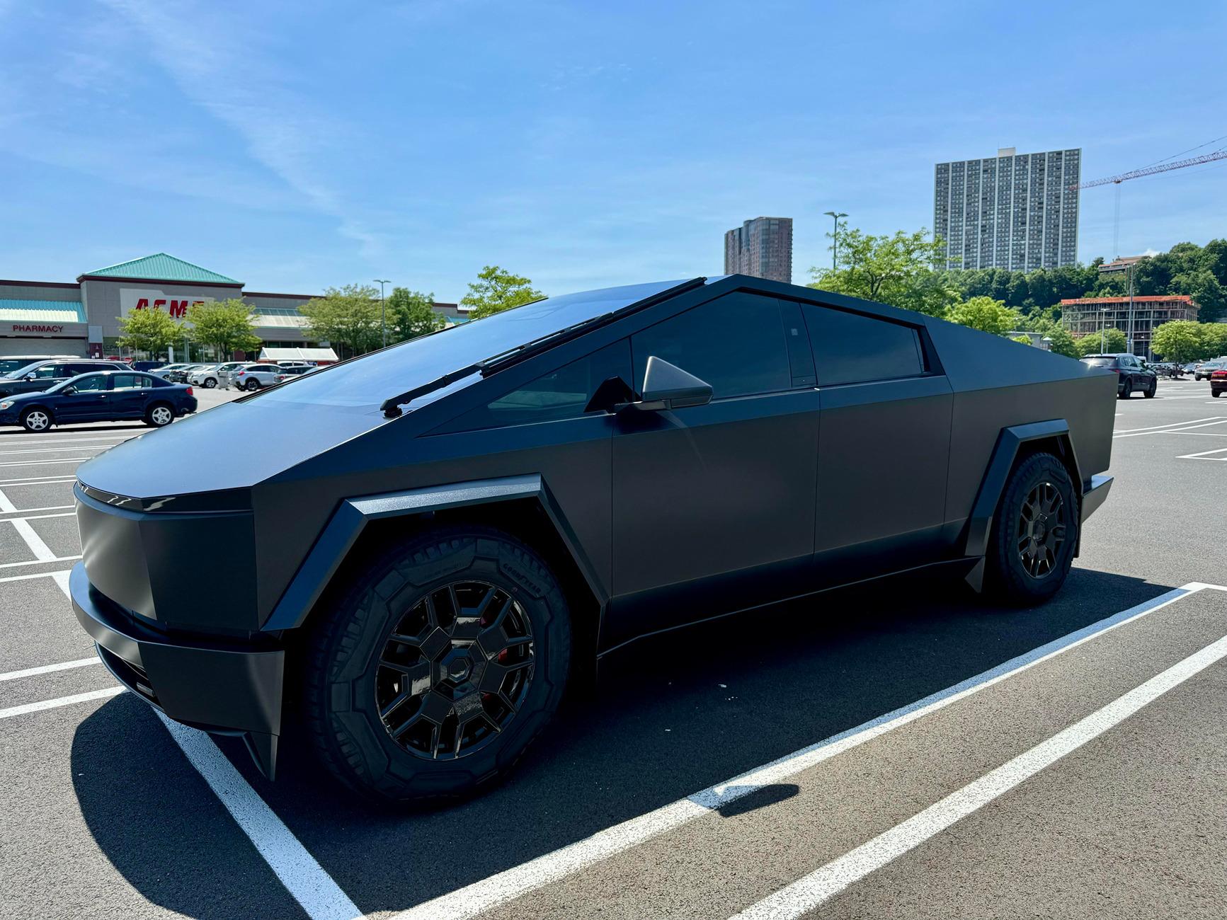 Tesla Cybertruck Plasti Dip flat black  Cybertruck RDT_20240704_170137765029028975689149