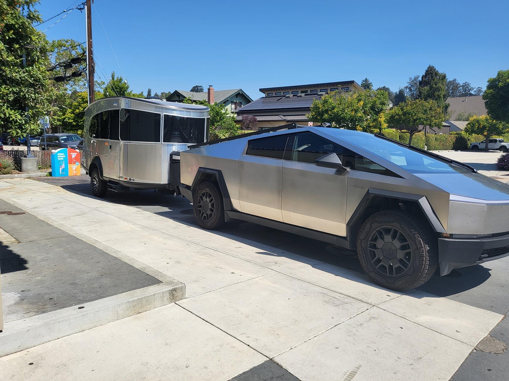 Tesla Cybertruck Cybertruck range while towing is HORRIBLE! 20240703_104751