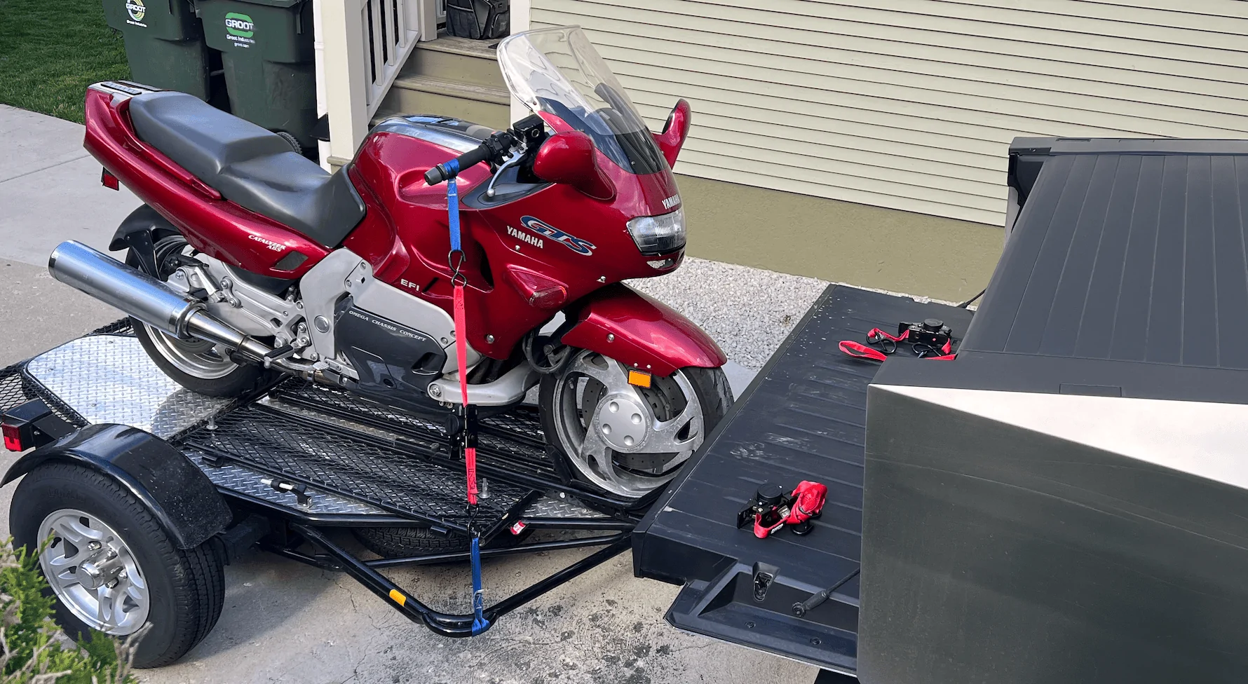 Tesla Cybertruck Motorcycle transport range impact 1720275393691-ax