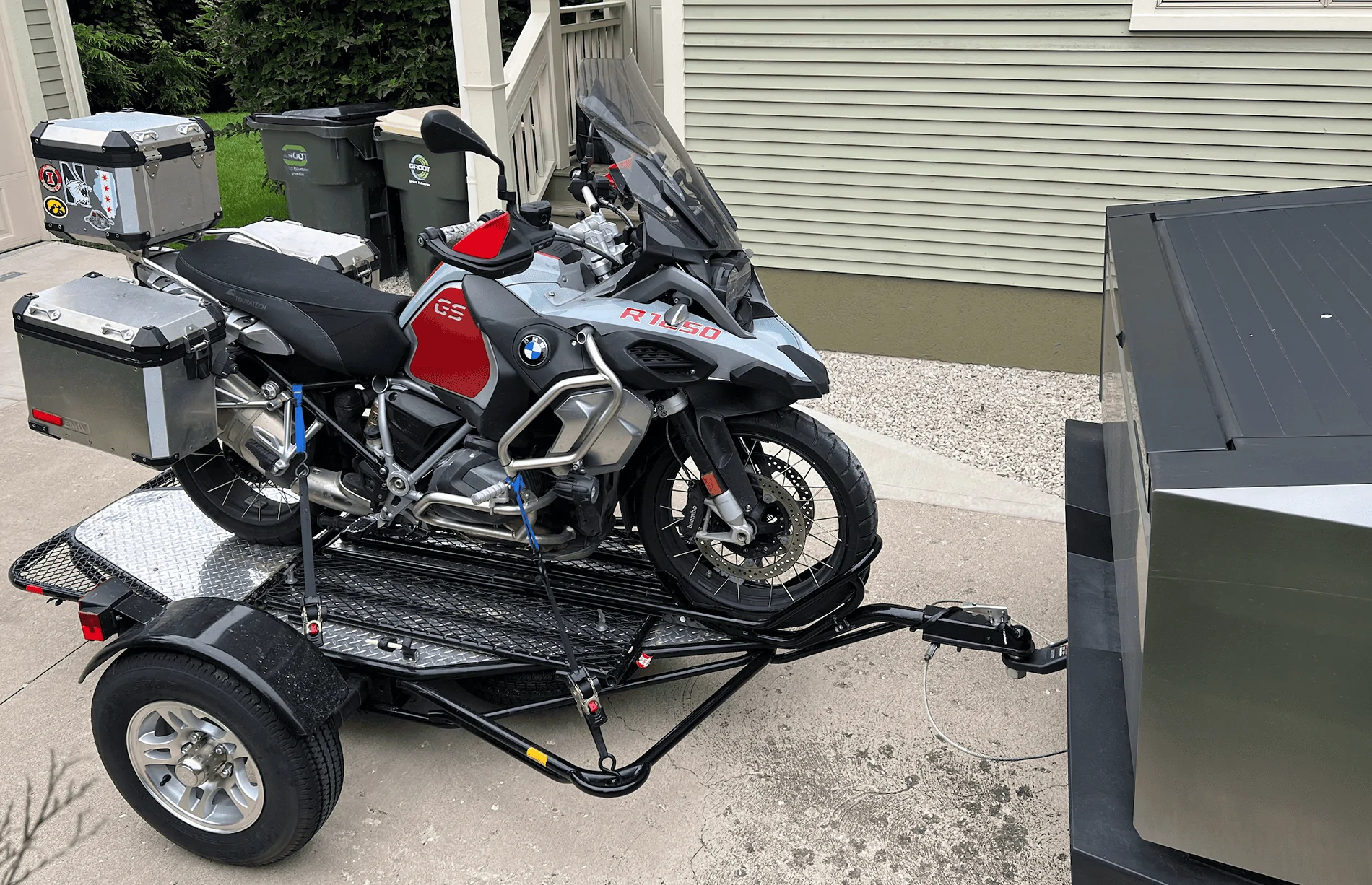 Tesla Cybertruck Motorcycle transport range impact 1720275431019-0u