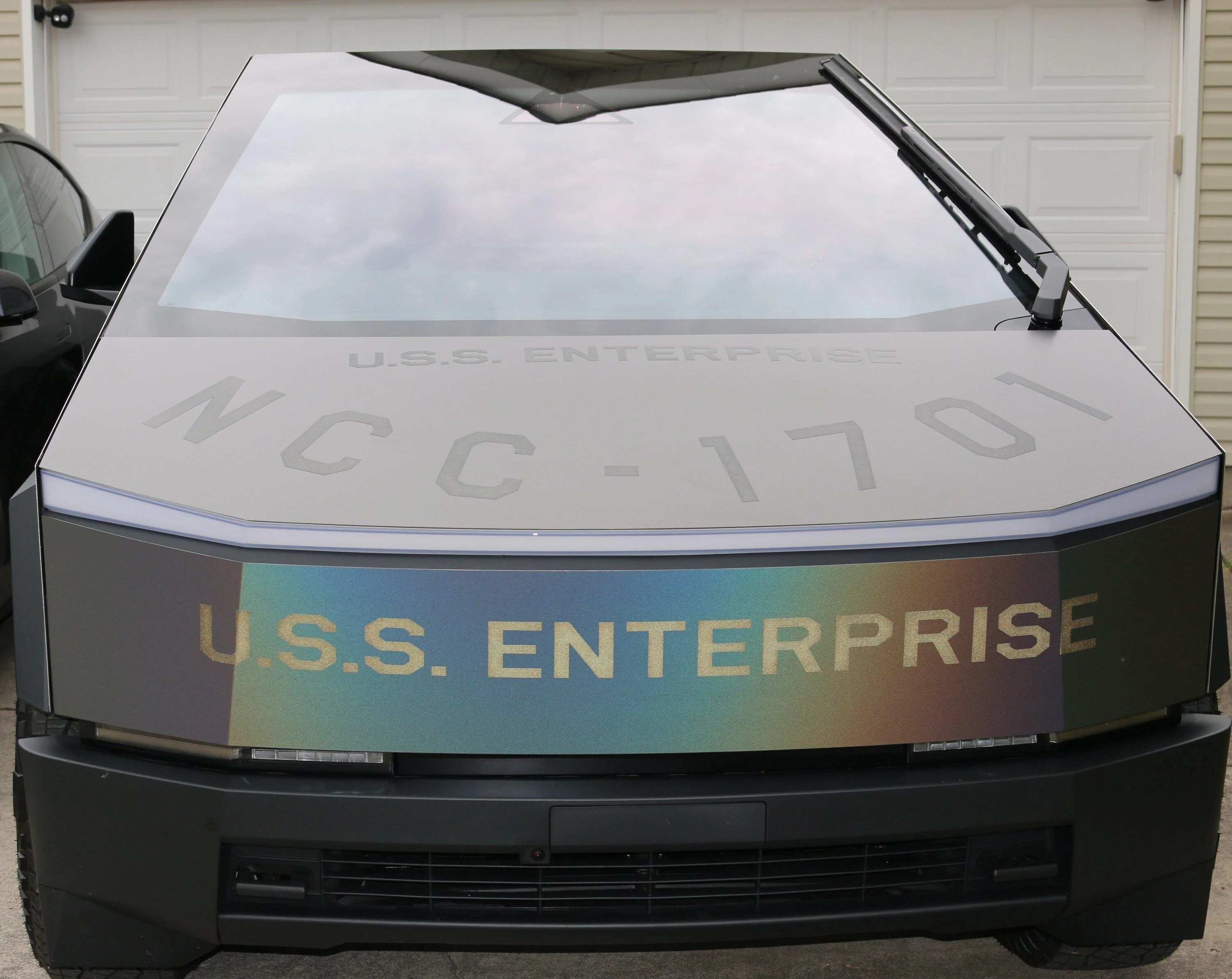 Tesla Cybertruck WTB 2 Phaser banks w/emitters and a compliment of Photon torpedoes and launcher 3
